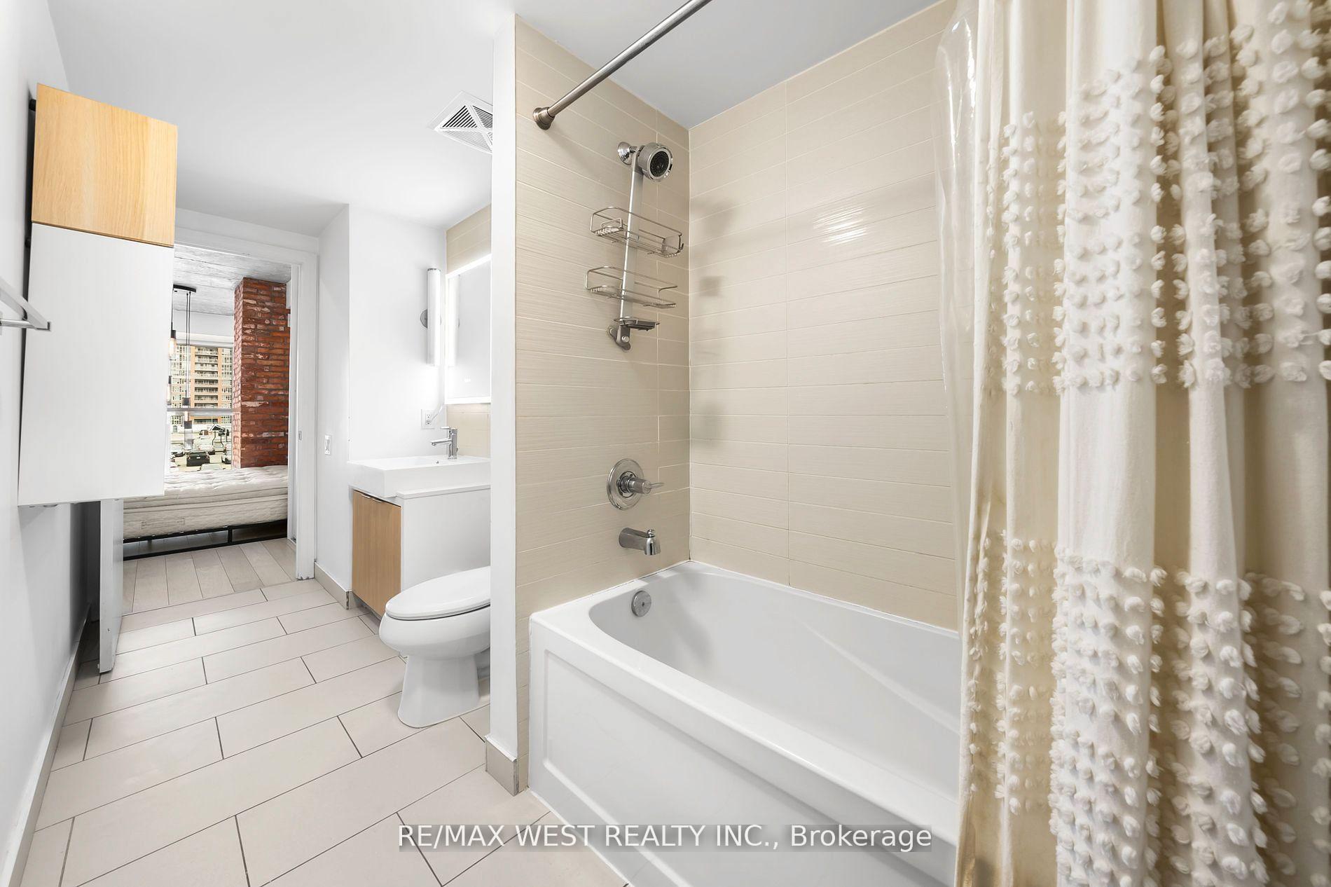 Photo 12 of Unit 429, 5 Hanna Avenue, Toronto, Niagara — HOMEH