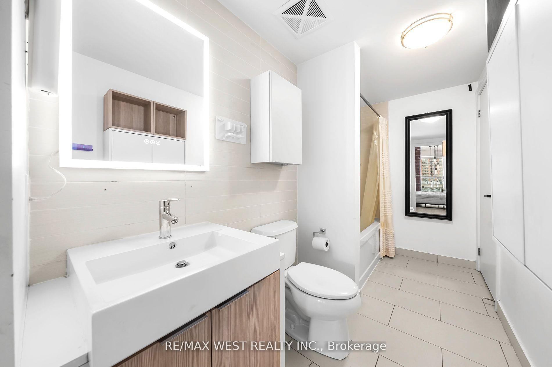 Photo 15 of Unit 429, 5 Hanna Avenue, Toronto, Niagara — HOMEH