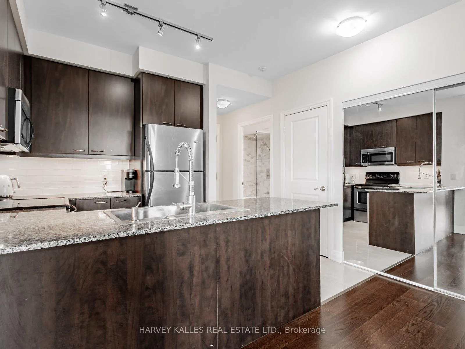 Photo 5 of Unit 1001, 500 St Clair Avenue W, Toronto, Forest Hill South — HOMEH