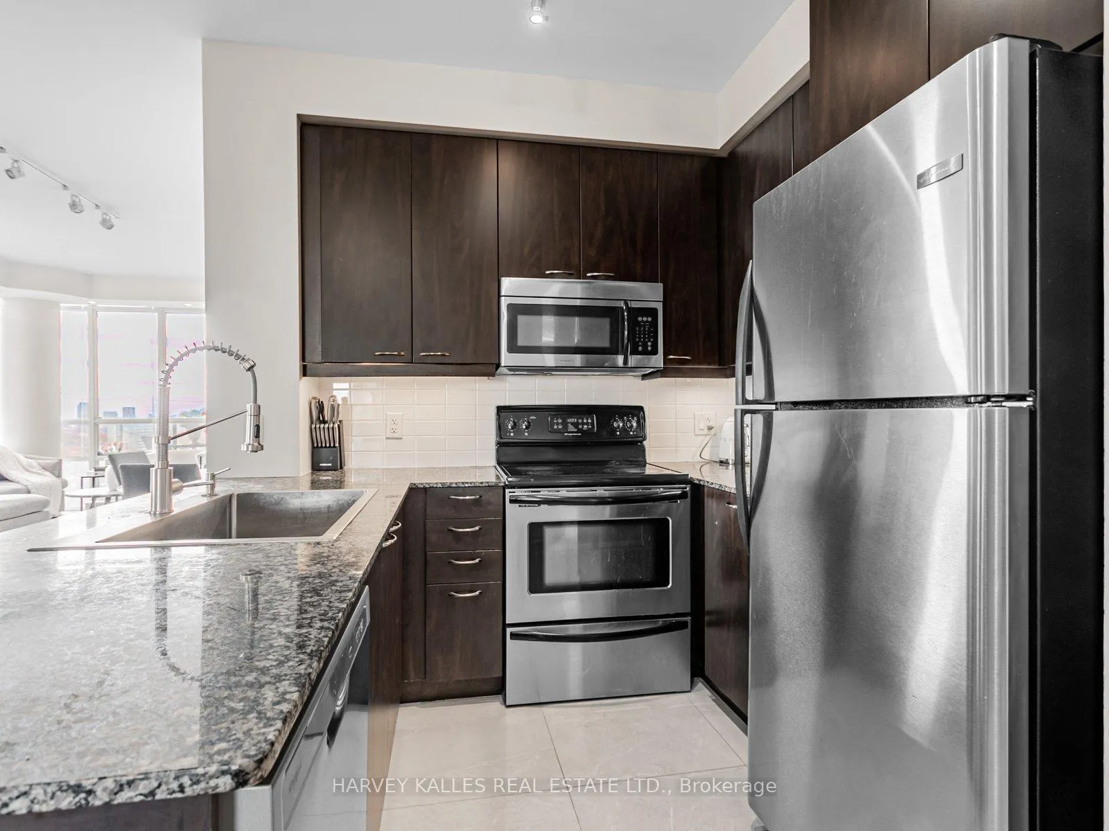 Photo 6 of Unit 1001, 500 St Clair Avenue W, Toronto, Forest Hill South — HOMEH