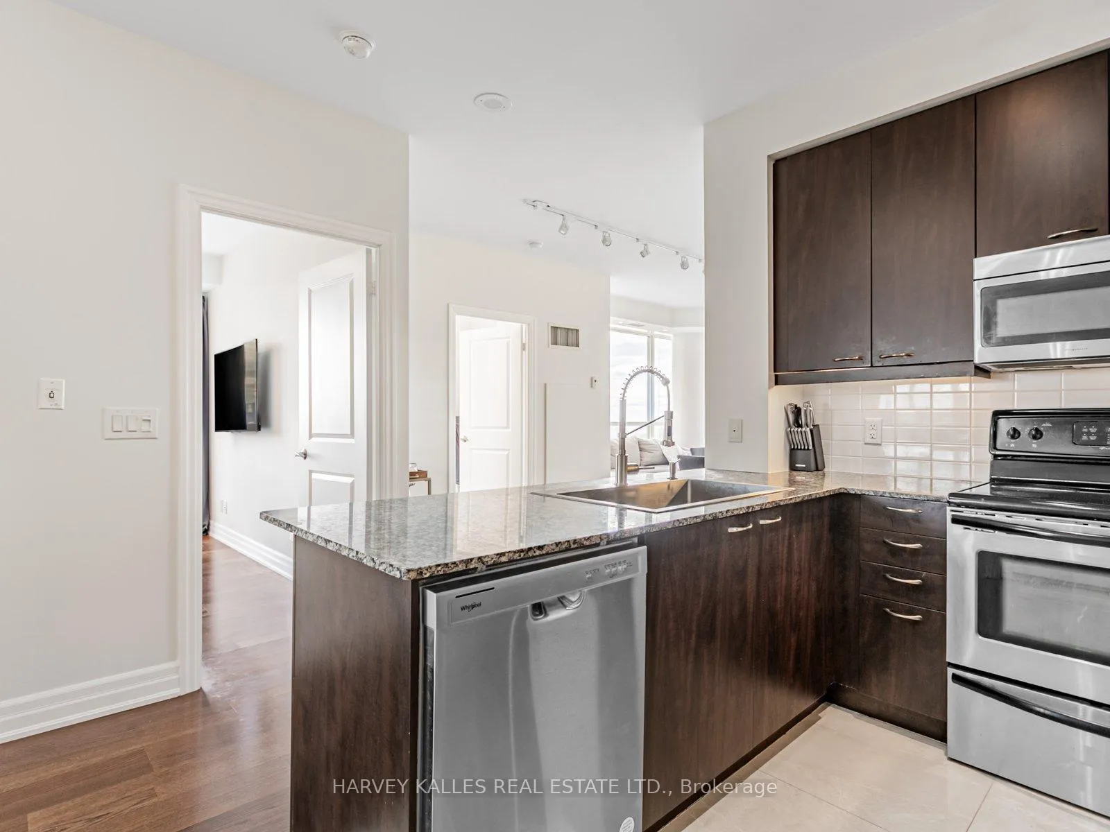 Photo 8 of Unit 1001, 500 St Clair Avenue W, Toronto, Forest Hill South — HOMEH