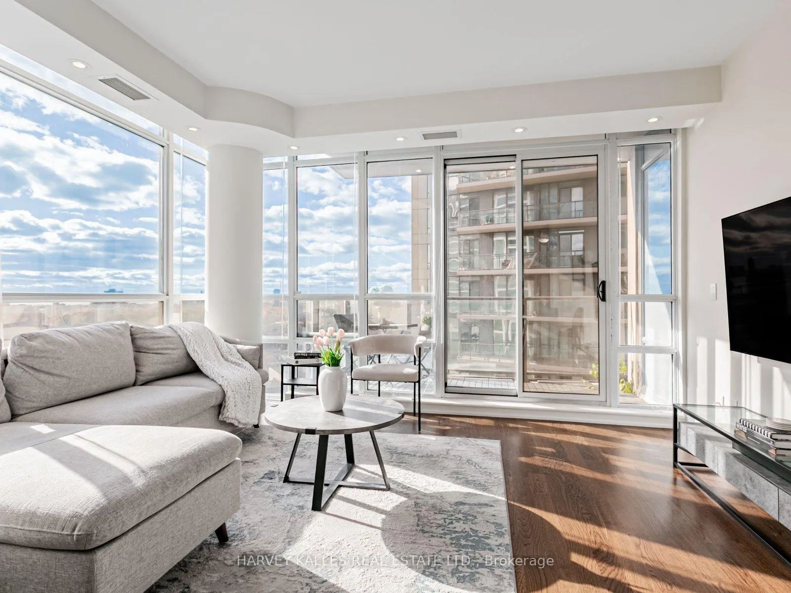 Photo 11 of Unit 1001, 500 St Clair Avenue W, Toronto, Forest Hill South — HOMEH