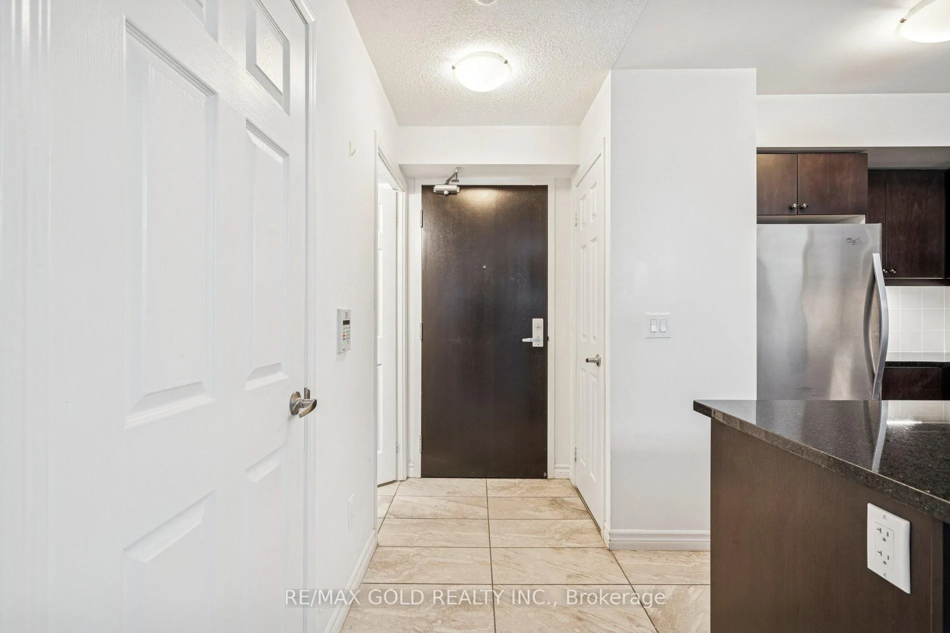 Photo 3 of Unit 1819, 25 Lower Simcoe Street, Toronto, Waterfront Communities — HOMEH