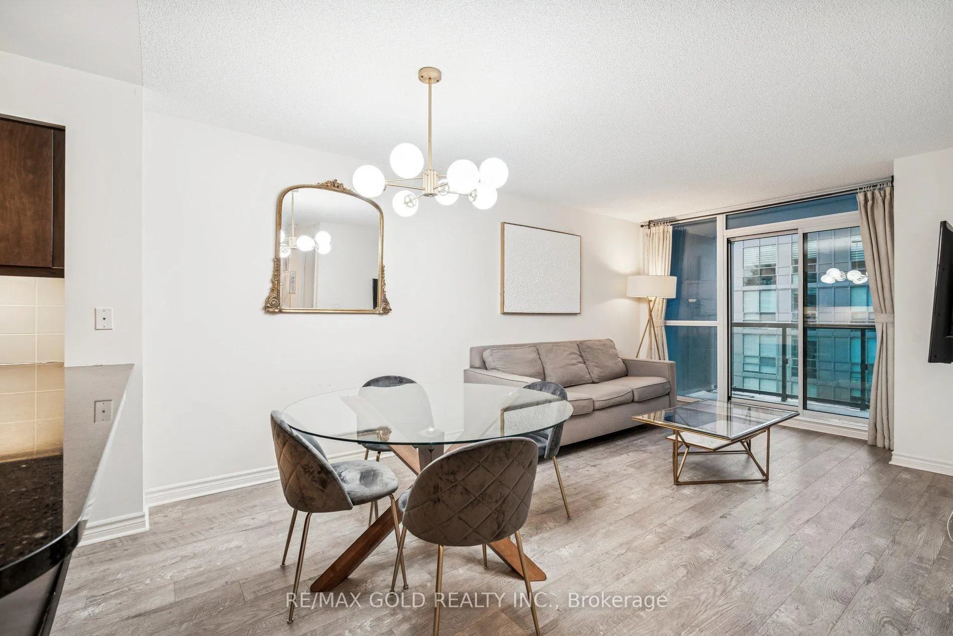 Photo 4 of Unit 1819, 25 Lower Simcoe Street, Toronto, Waterfront Communities — HOMEH