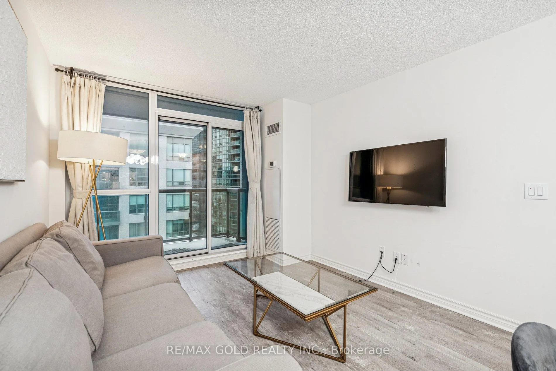 Photo 6 of Unit 1819, 25 Lower Simcoe Street, Toronto, Waterfront Communities — HOMEH