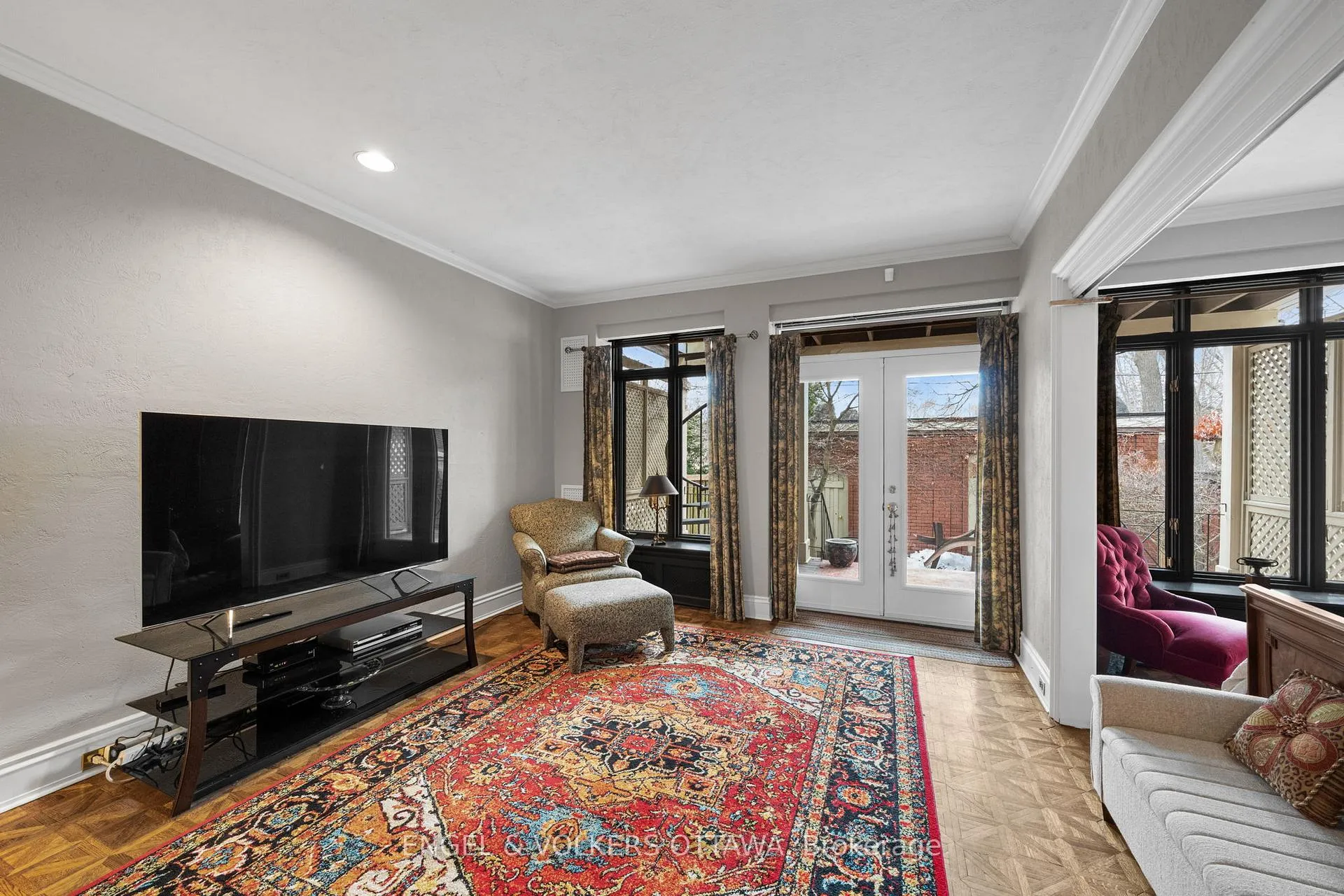 Photo 6 of 105 Stanley Avenue, Ottawa, New Edinburgh — HOMEH