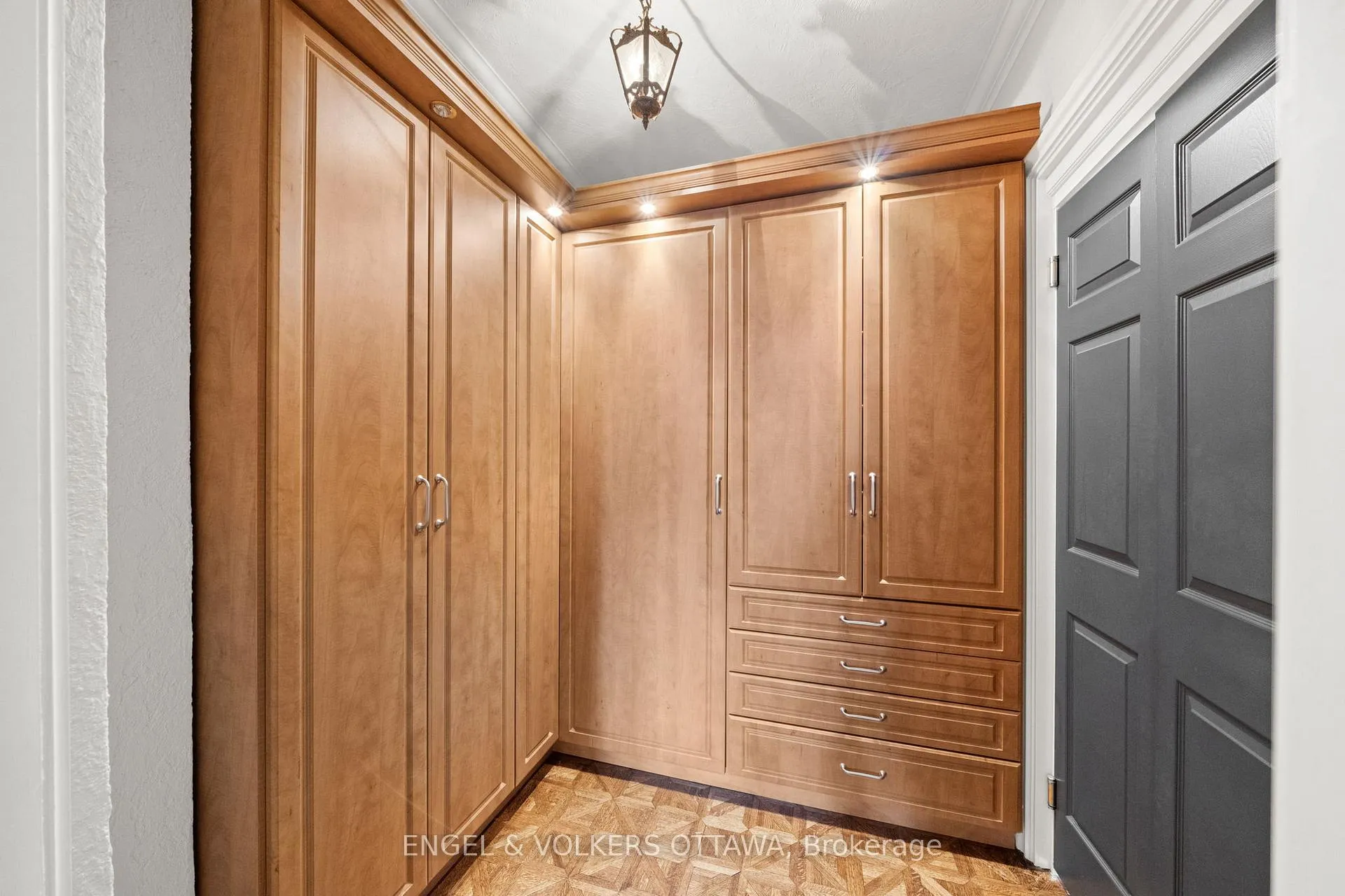 Photo 10 of 105 Stanley Avenue, Ottawa, New Edinburgh — HOMEH