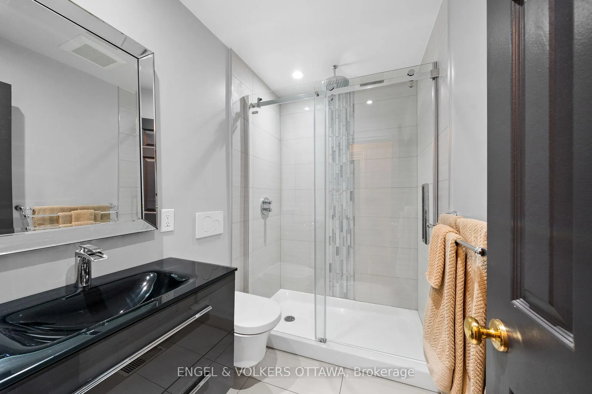 Photo 11 of 105 Stanley Avenue, Ottawa, New Edinburgh — HOMEH