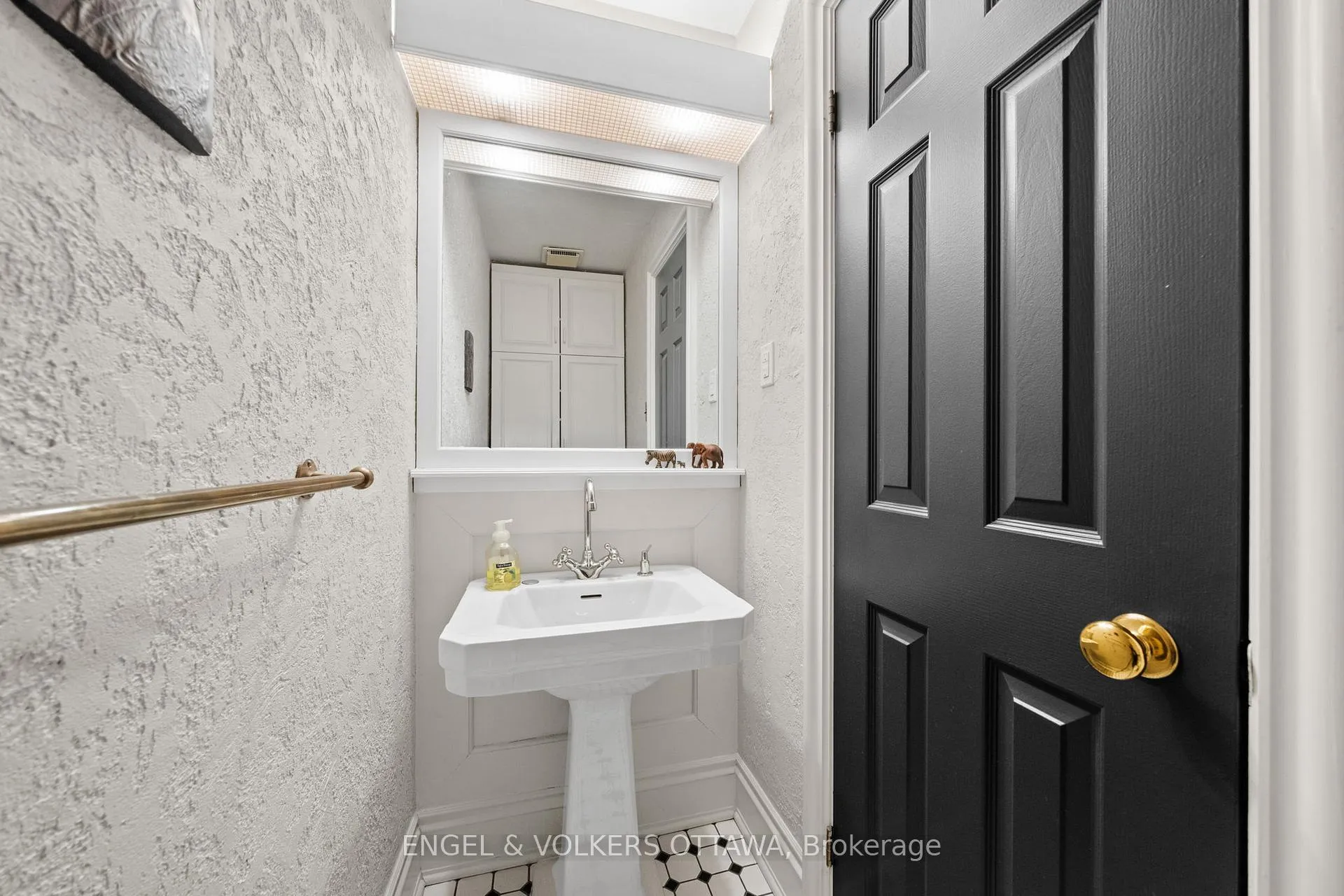 Photo 13 of 105 Stanley Avenue, Ottawa, New Edinburgh — HOMEH