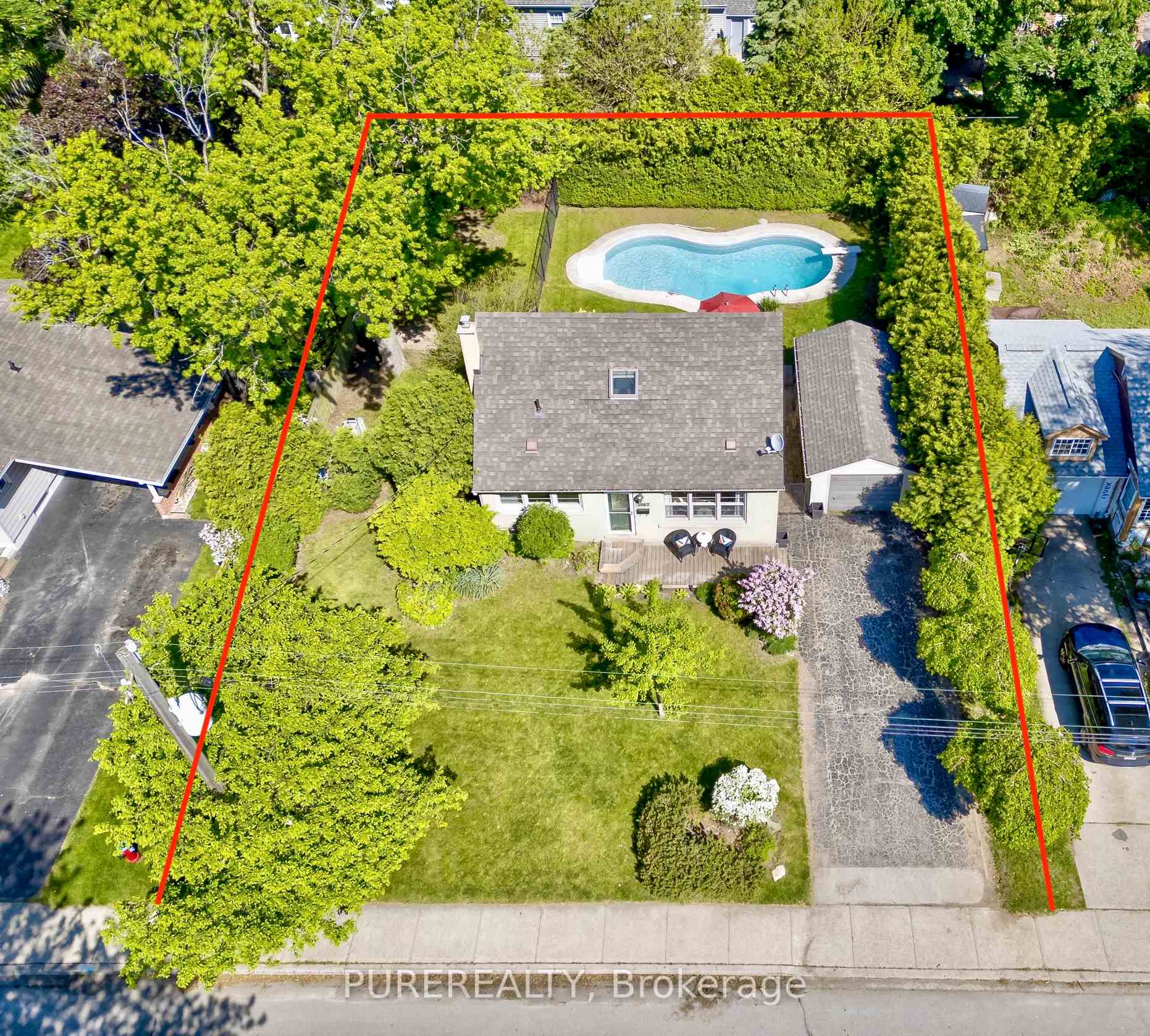 Front of 2067 Maplewood Drive