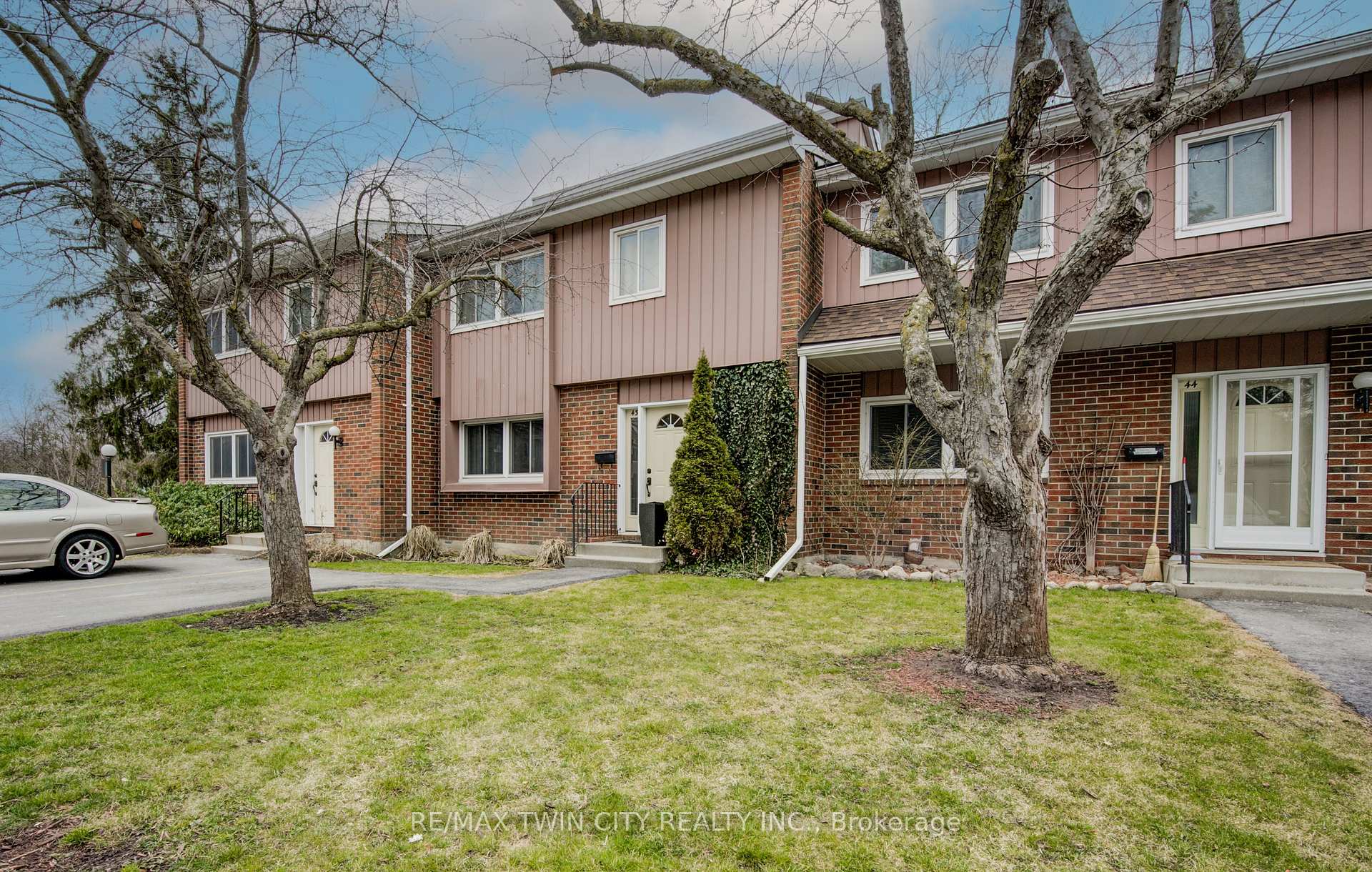 Photo 1 of Unit 43, 121 University Avenue E, Waterloo — HOMEH