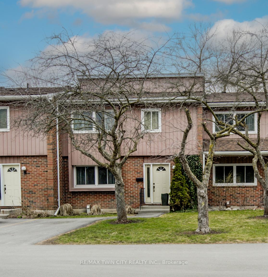 Photo 3 of Unit 43, 121 University Avenue E, Waterloo — HOMEH
