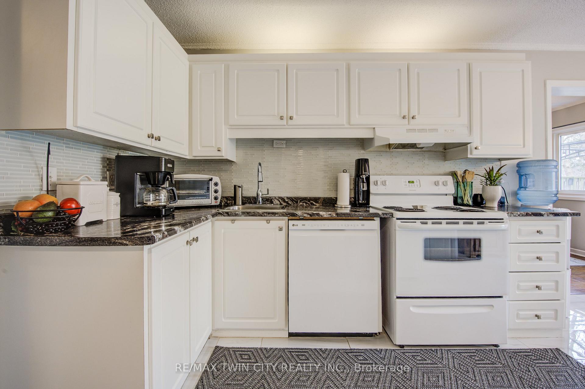 Photo 10 of Unit 43, 121 University Avenue E, Waterloo — HOMEH