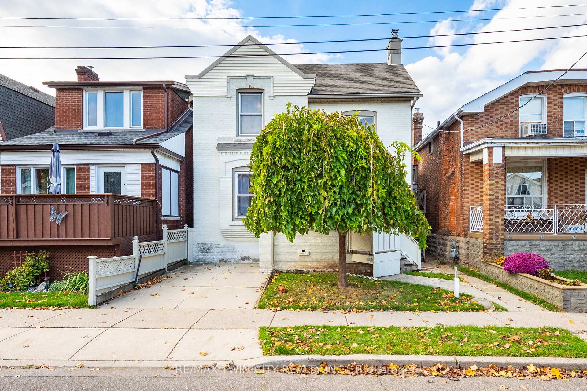 Front of 45 East Bend Avenue N