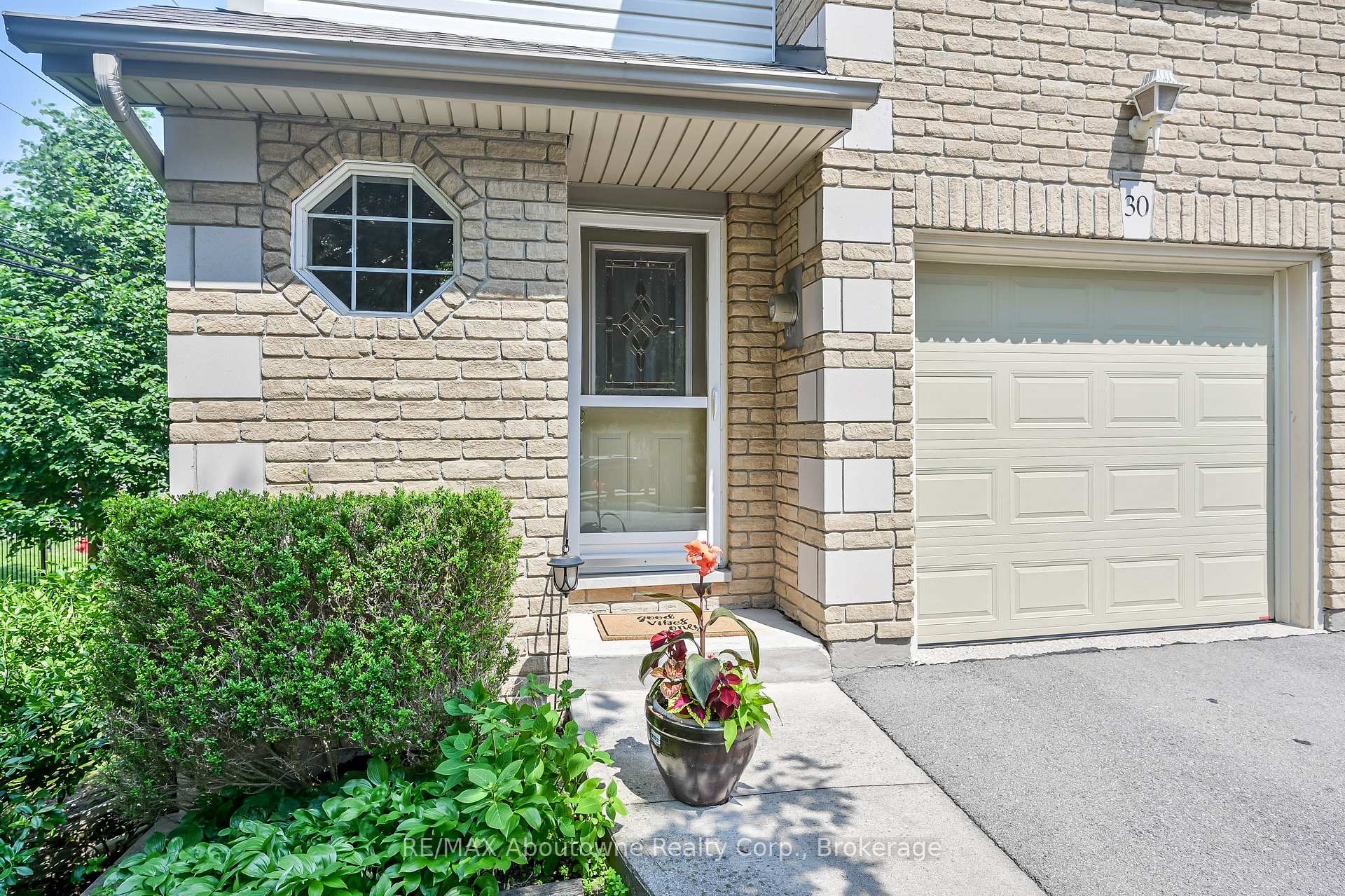 Photo 2 of Unit Unit 30, 31 Moss Boulevard, Hamilton, Dundas — HOMEH