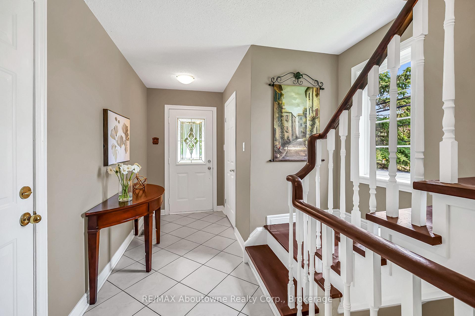 Photo 3 of Unit Unit 30, 31 Moss Boulevard, Hamilton, Dundas — HOMEH