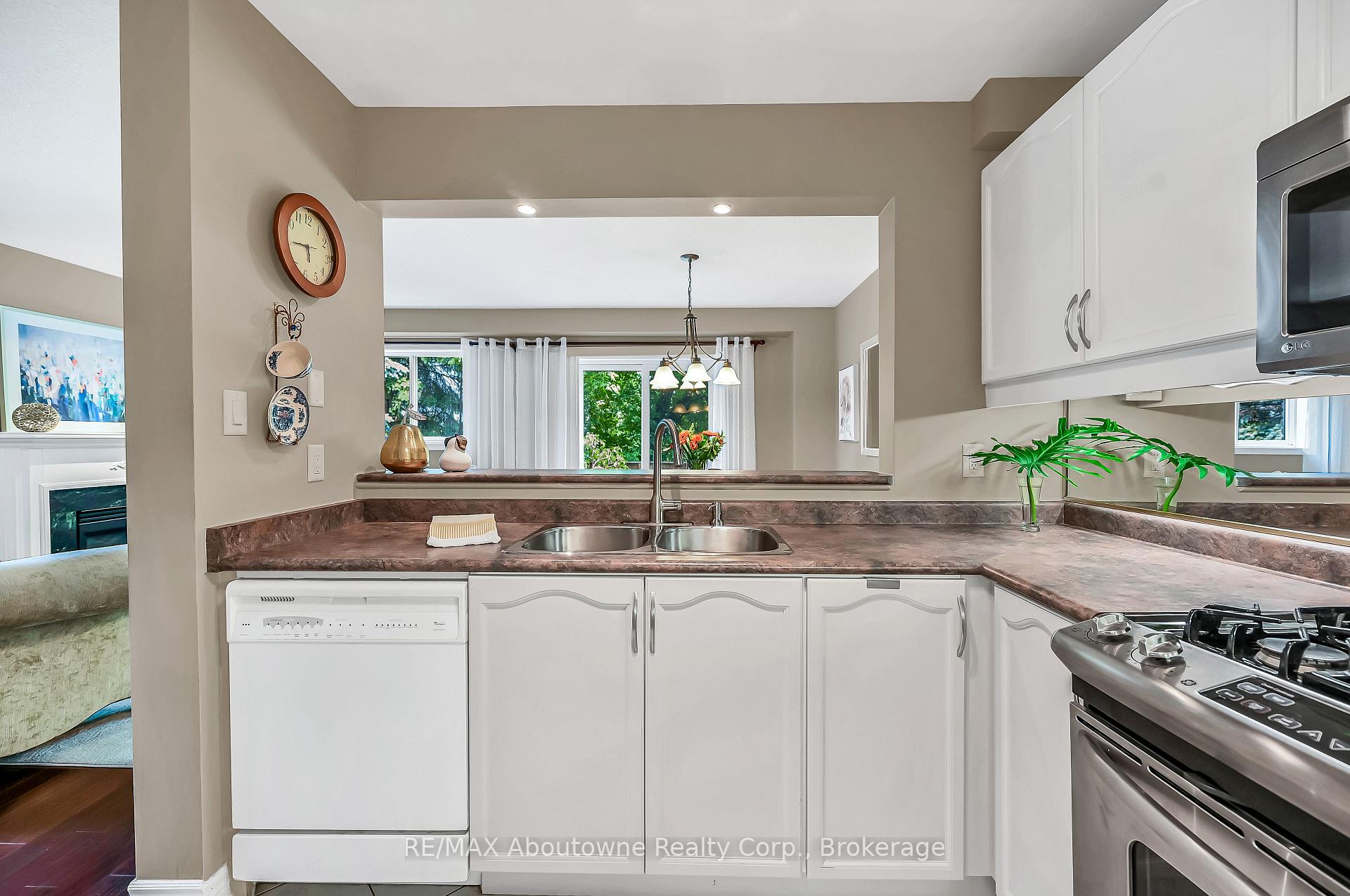 Photo 5 of Unit Unit 30, 31 Moss Boulevard, Hamilton, Dundas — HOMEH