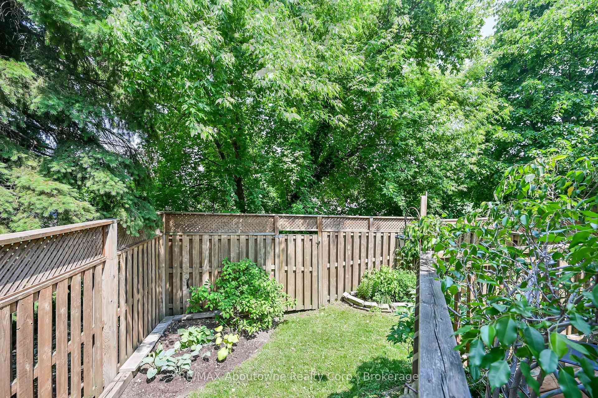 Photo 16 of Unit Unit 30, 31 Moss Boulevard, Hamilton, Dundas — HOMEH