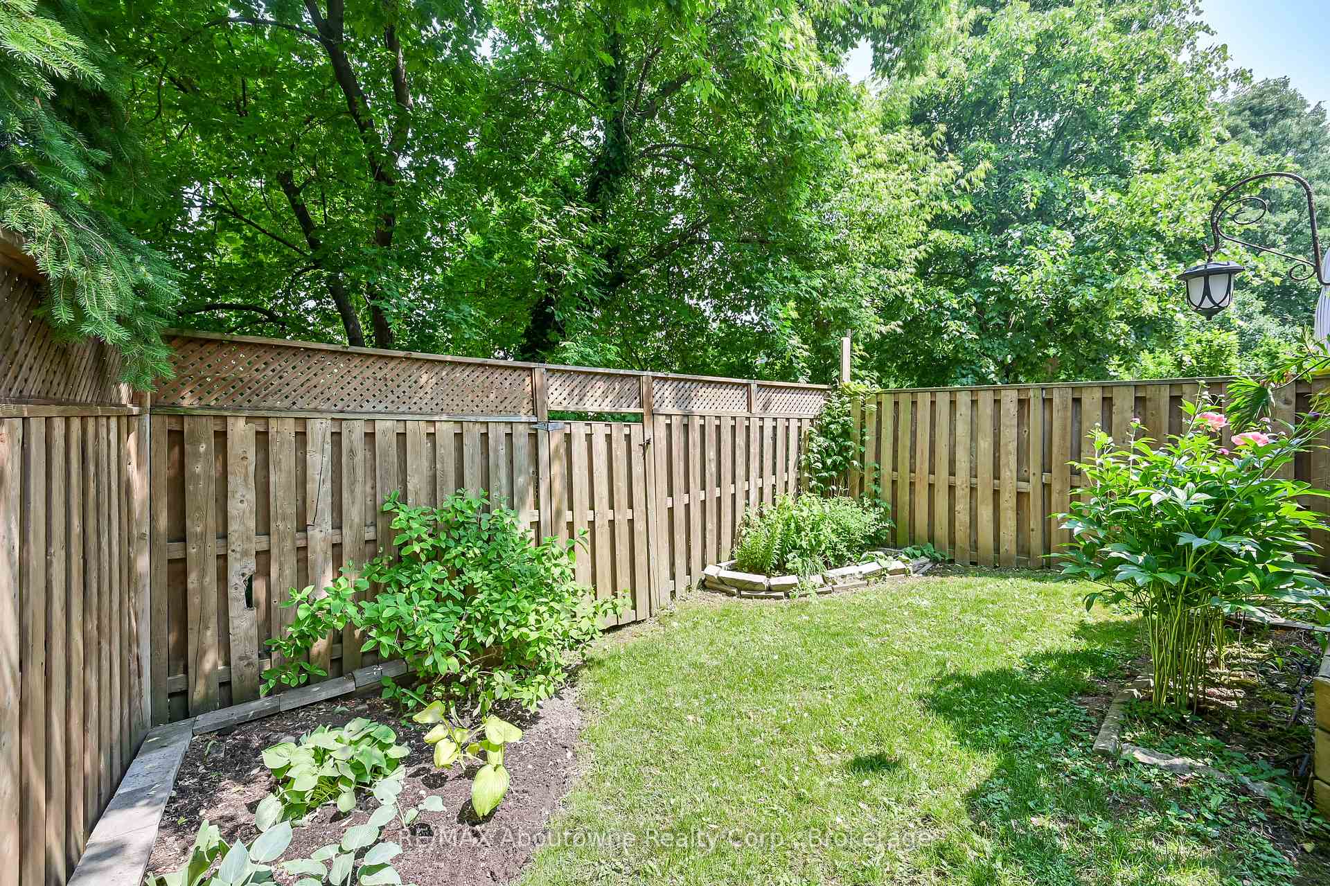 Photo 17 of Unit Unit 30, 31 Moss Boulevard, Hamilton, Dundas — HOMEH