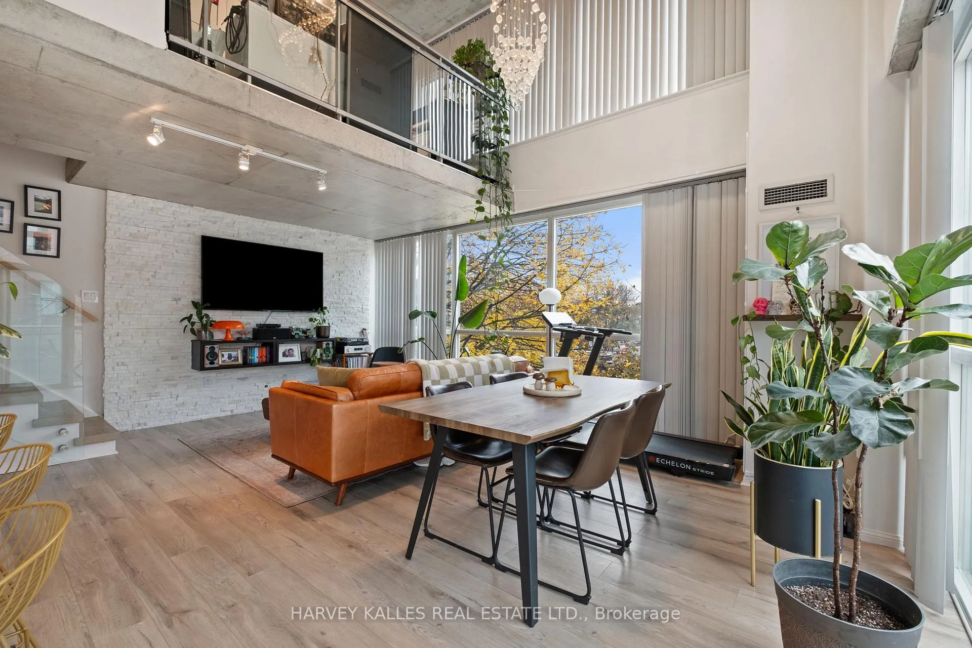 Front of Unit 314, 954 King Street W