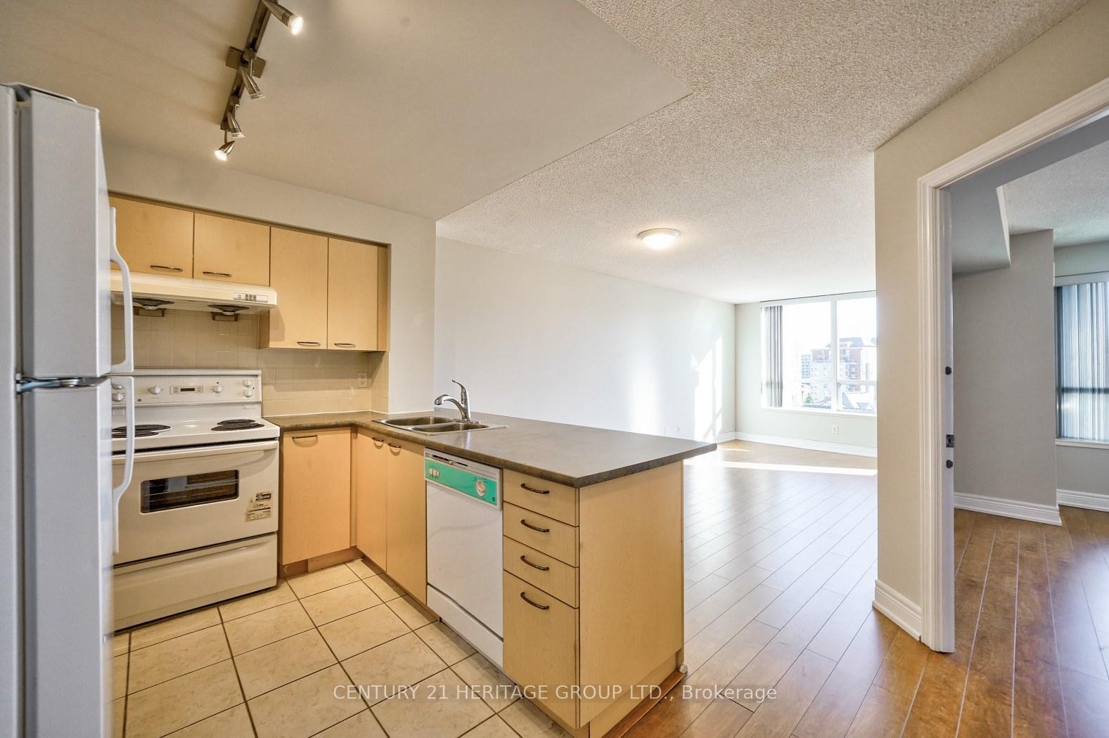 Photo 5 of Unit 703, 62 Suncrest Boulevard, Markham, Commerce Valley — HOMEH