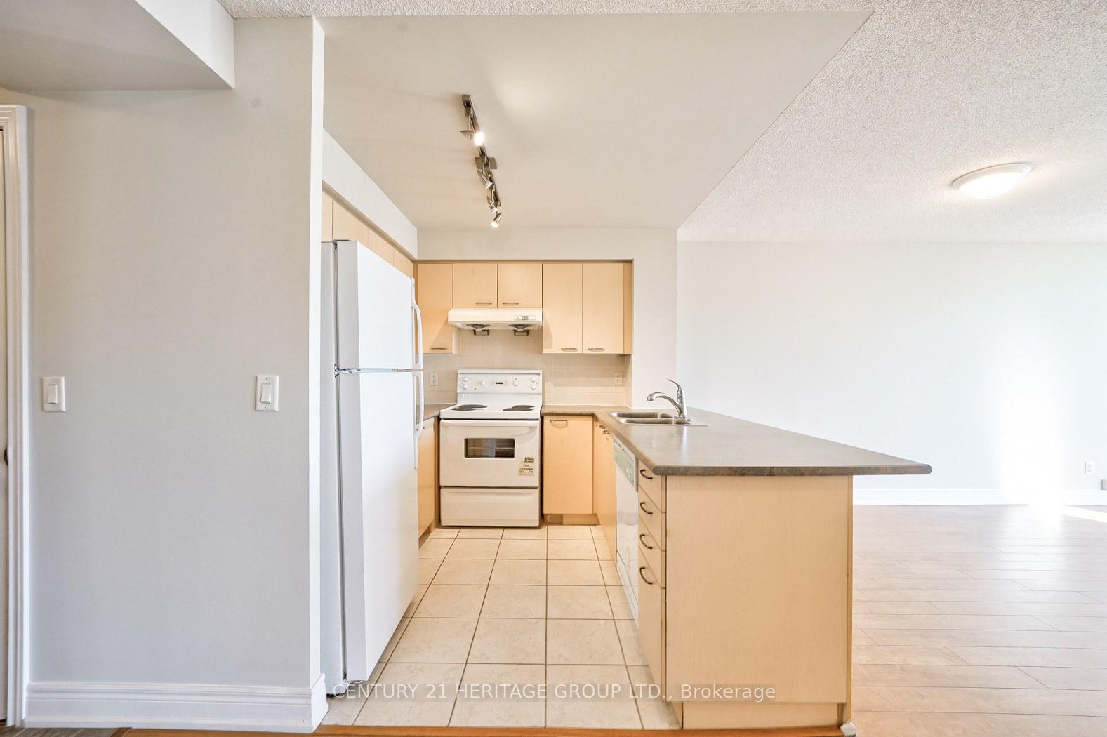 Photo 6 of Unit 703, 62 Suncrest Boulevard, Markham, Commerce Valley — HOMEH