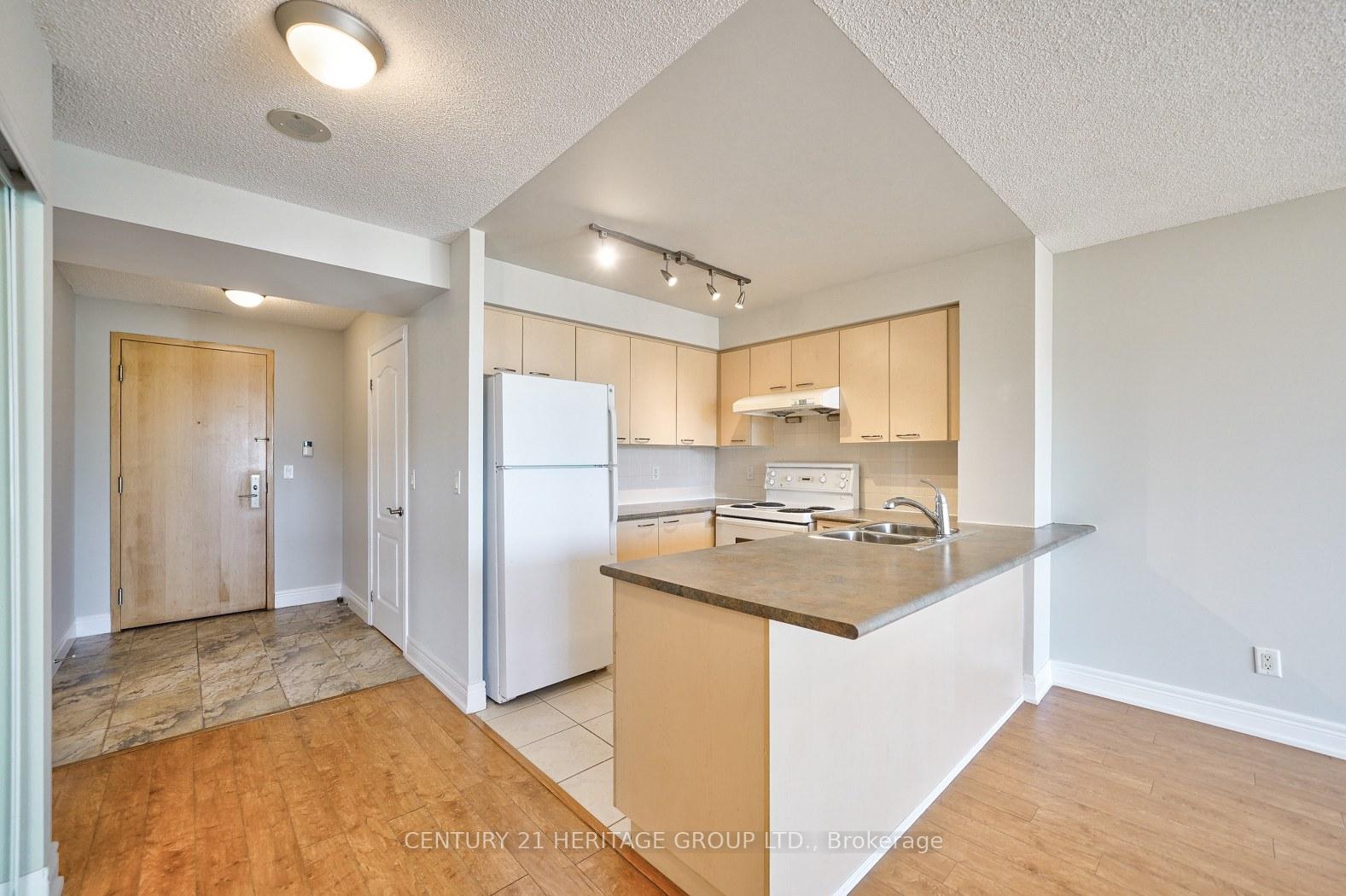 Photo 7 of Unit 703, 62 Suncrest Boulevard, Markham, Commerce Valley — HOMEH