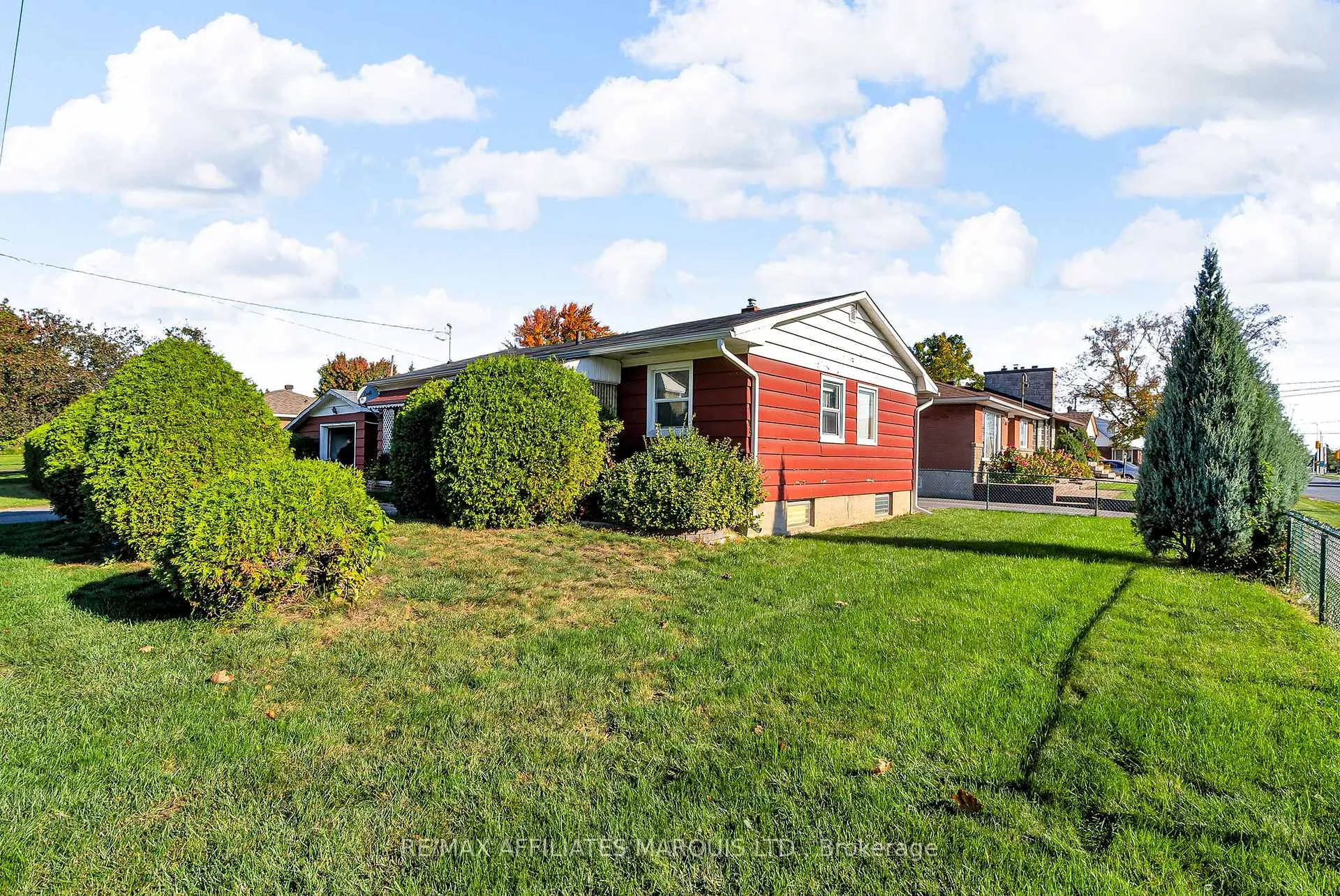 Photo 3 of 1301 Gallinger Avenue, Cornwall — HOMEH