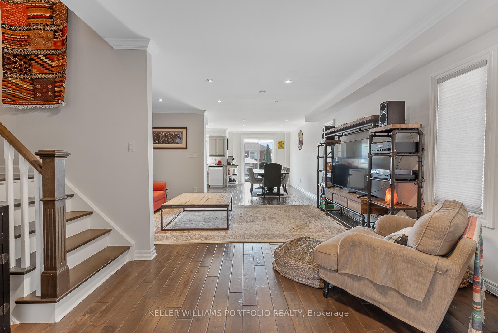 Photo 10 of 50 Coolspring Crescent, Caledon, Bolton East — HOMEH