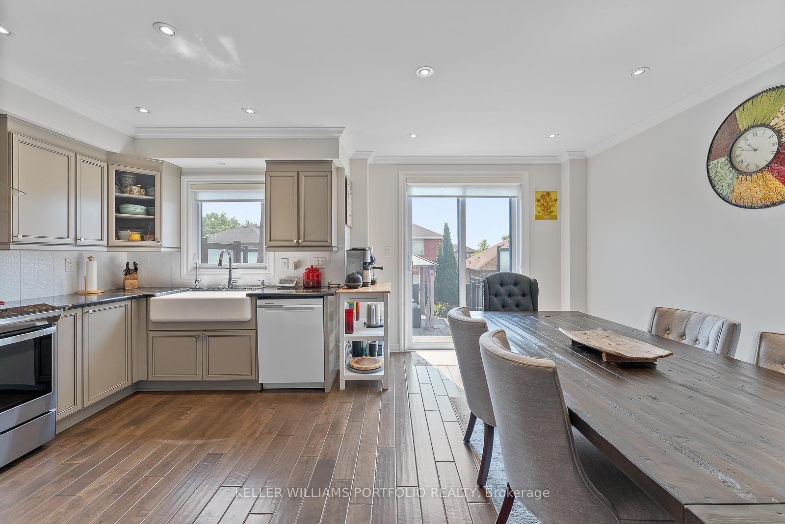 Photo 8 of 50 Coolspring Crescent, Caledon, Bolton East — HOMEH