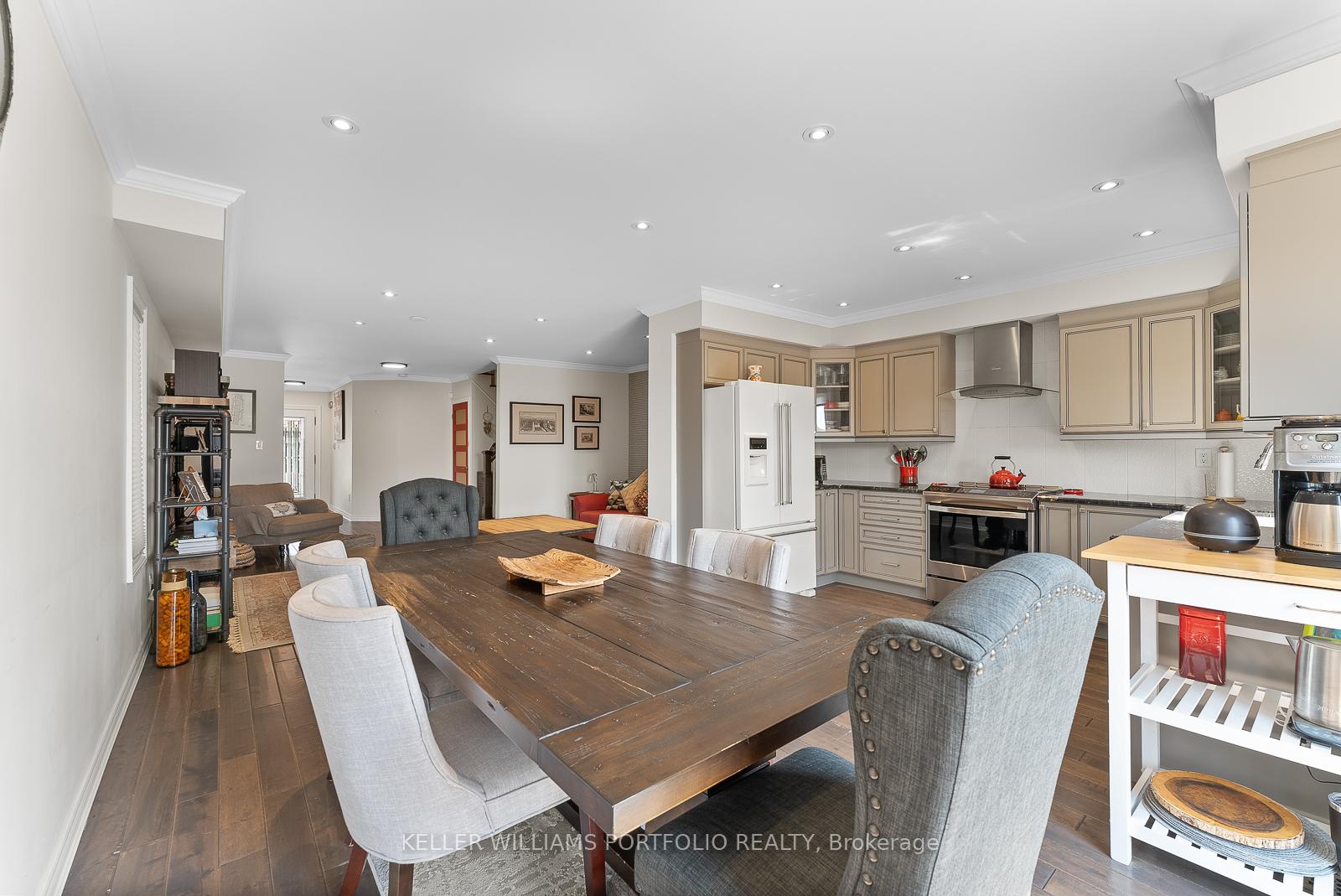 Photo 13 of 50 Coolspring Crescent, Caledon, Bolton East — HOMEH