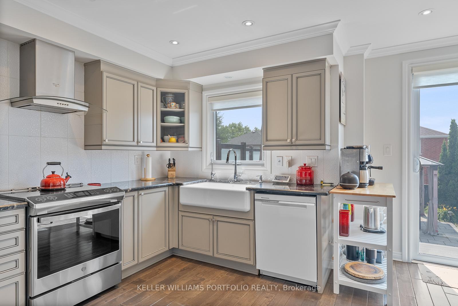Photo 9 of 50 Coolspring Crescent, Caledon, Bolton East — HOMEH