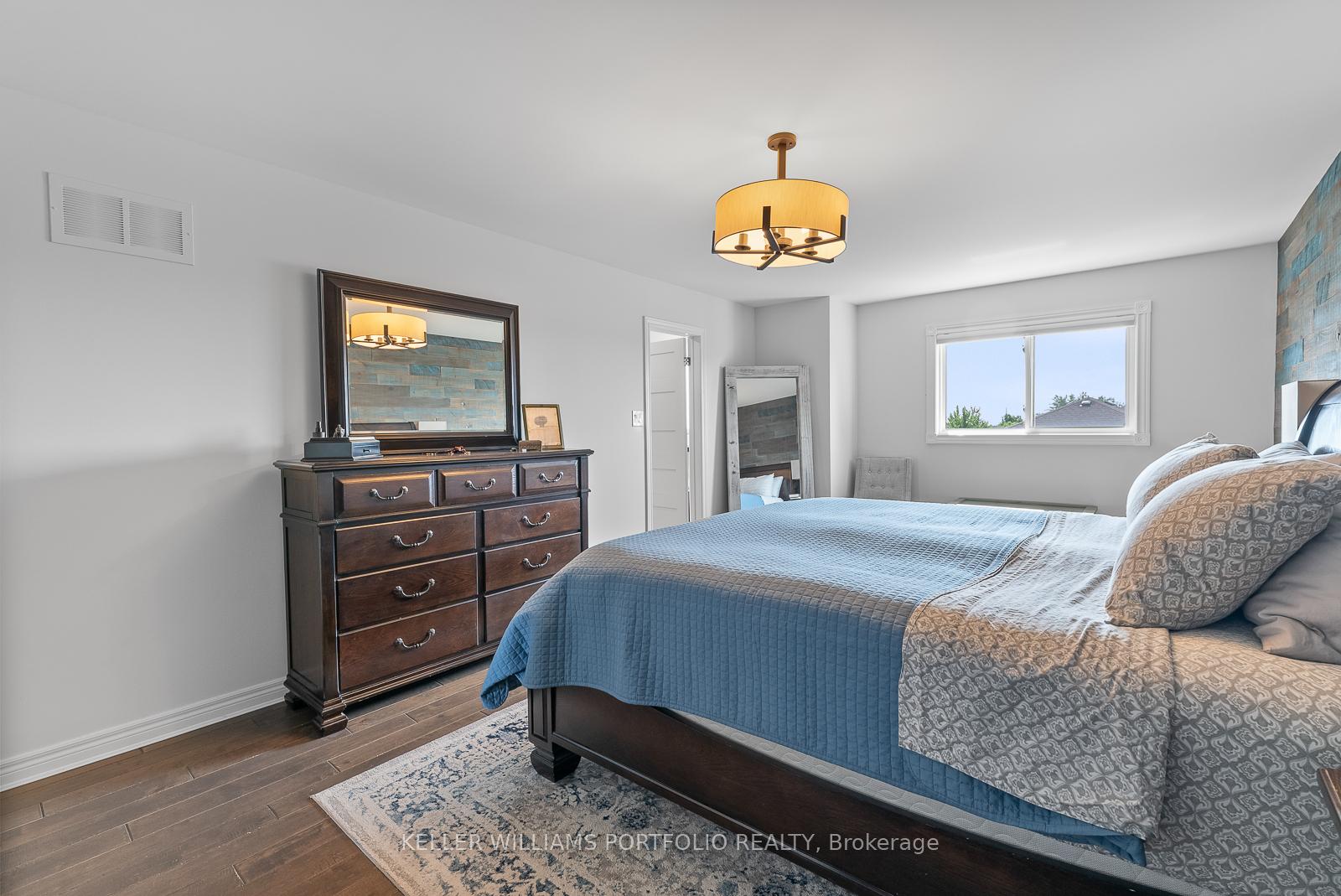 Photo 15 of 50 Coolspring Crescent, Caledon, Bolton East — HOMEH