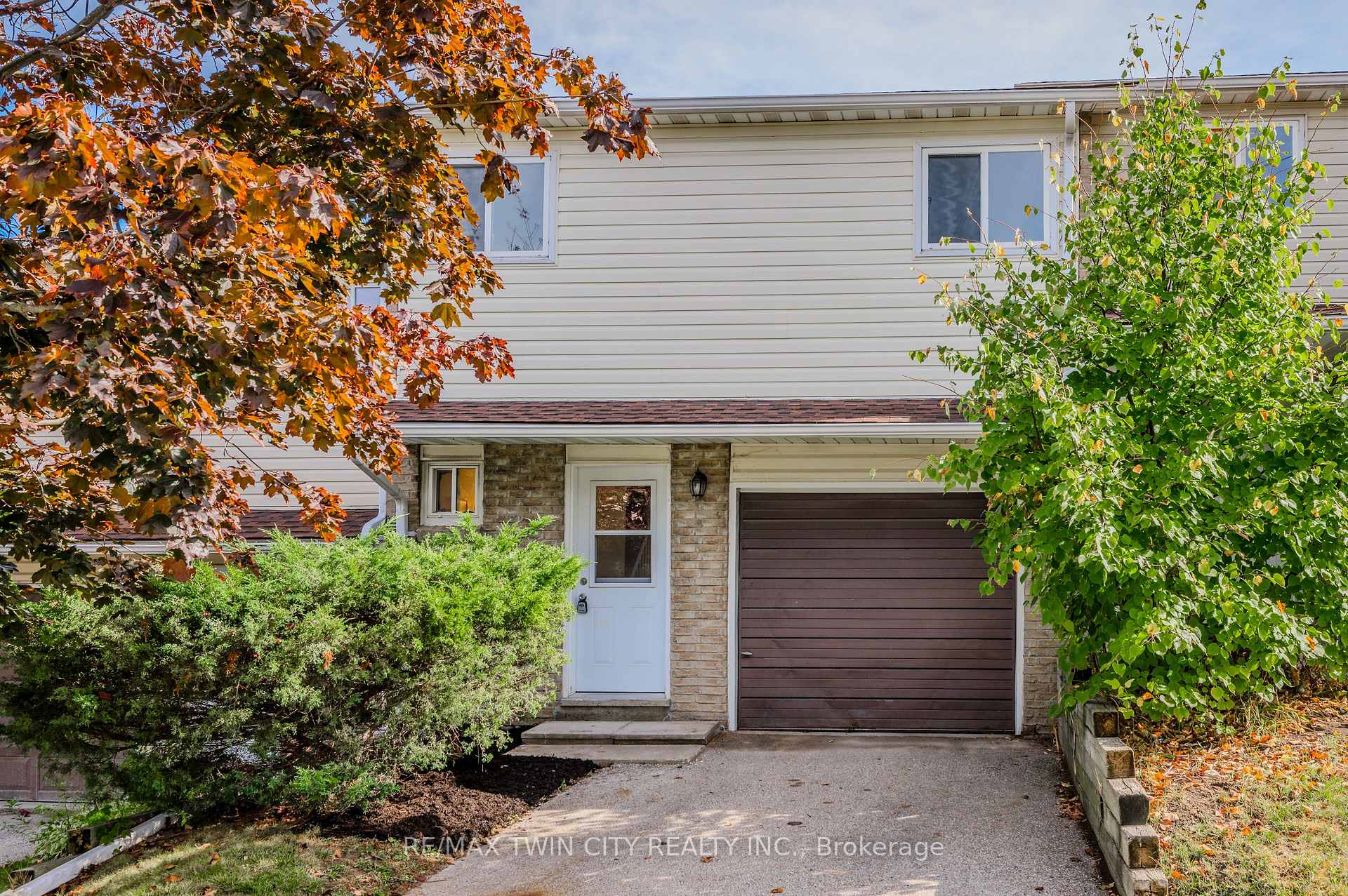 Photo 2 of Unit E, 308 Bluevale Street, Waterloo — HOMEH