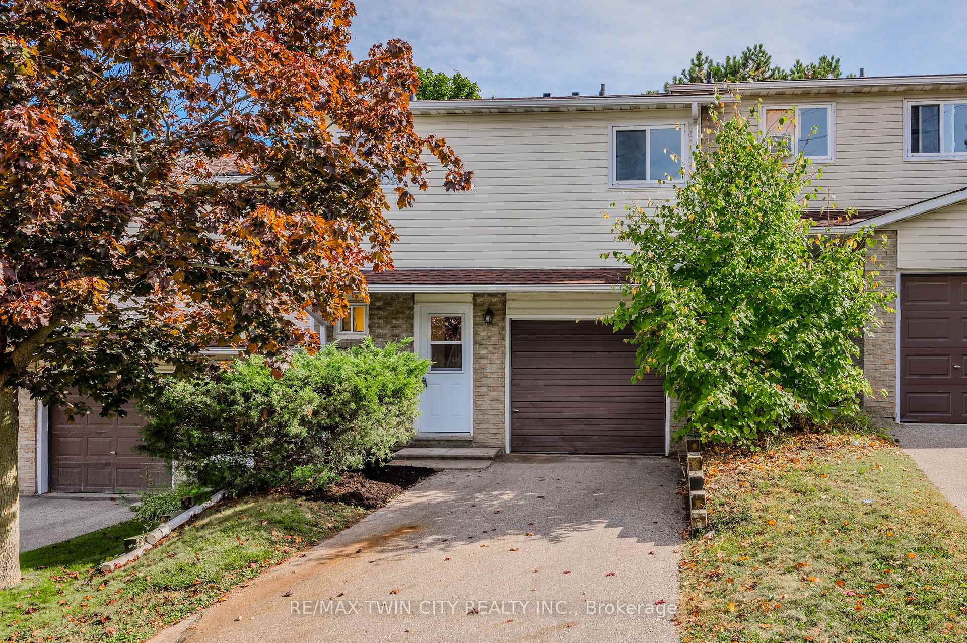 Photo 3 of Unit E, 308 Bluevale Street, Waterloo — HOMEH