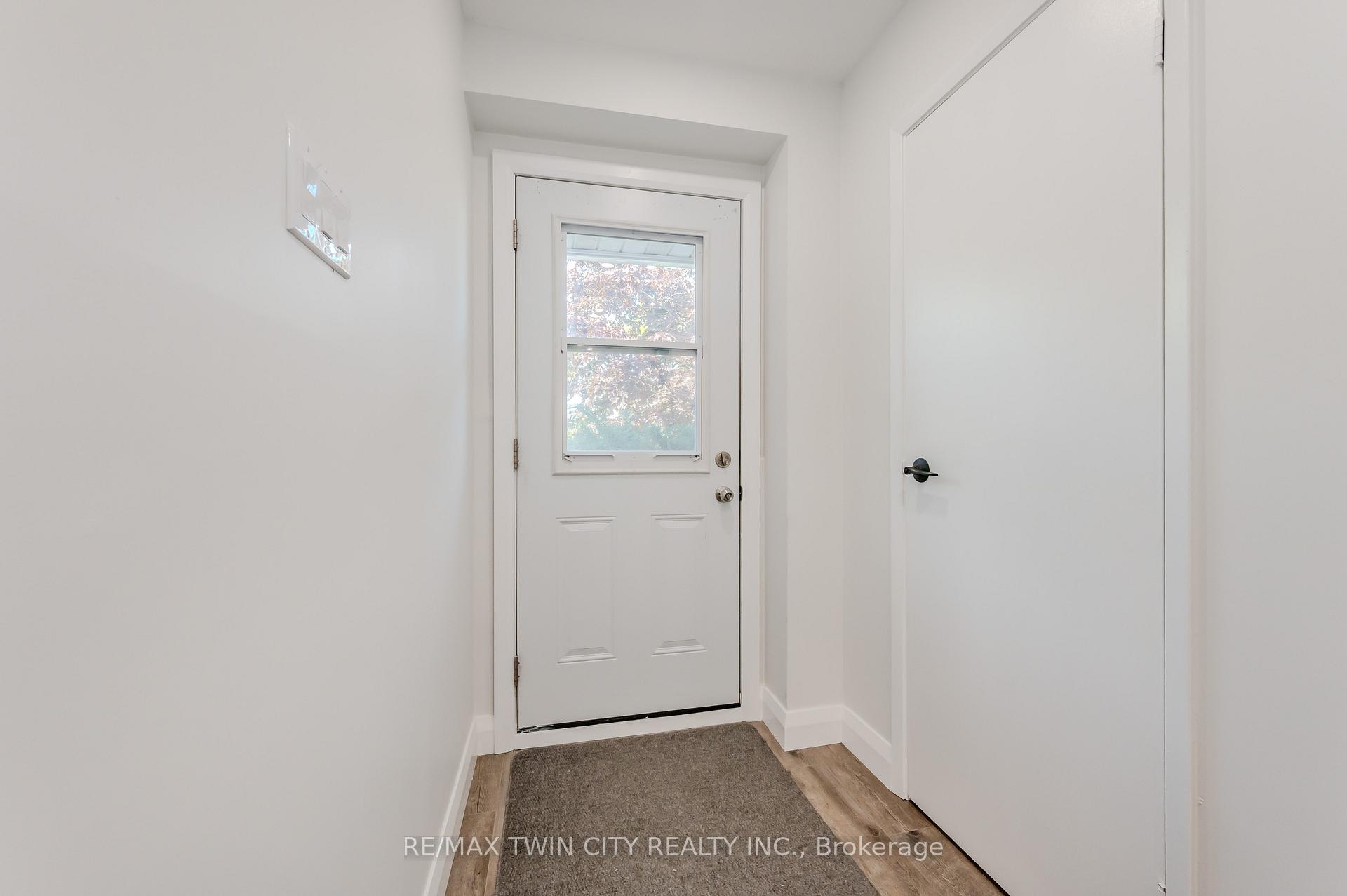 Photo 4 of Unit E, 308 Bluevale Street, Waterloo — HOMEH