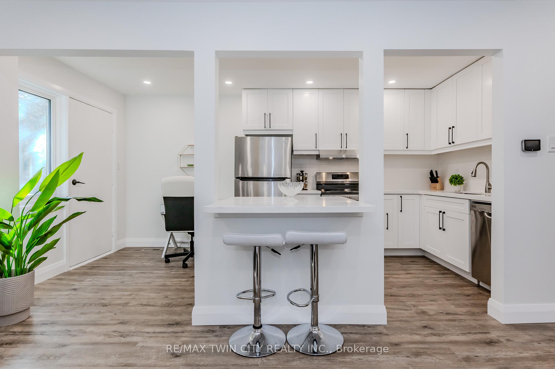 Photo 8 of Unit E, 308 Bluevale Street, Waterloo — HOMEH
