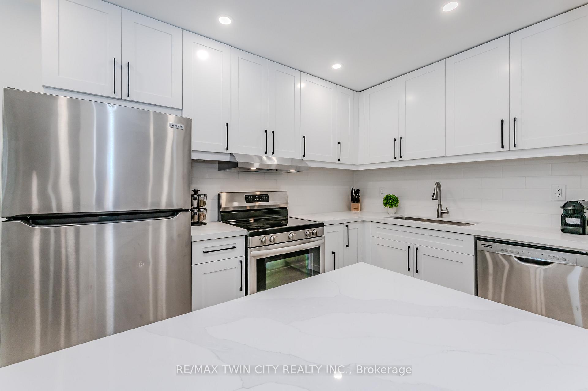 Photo 10 of Unit E, 308 Bluevale Street, Waterloo — HOMEH