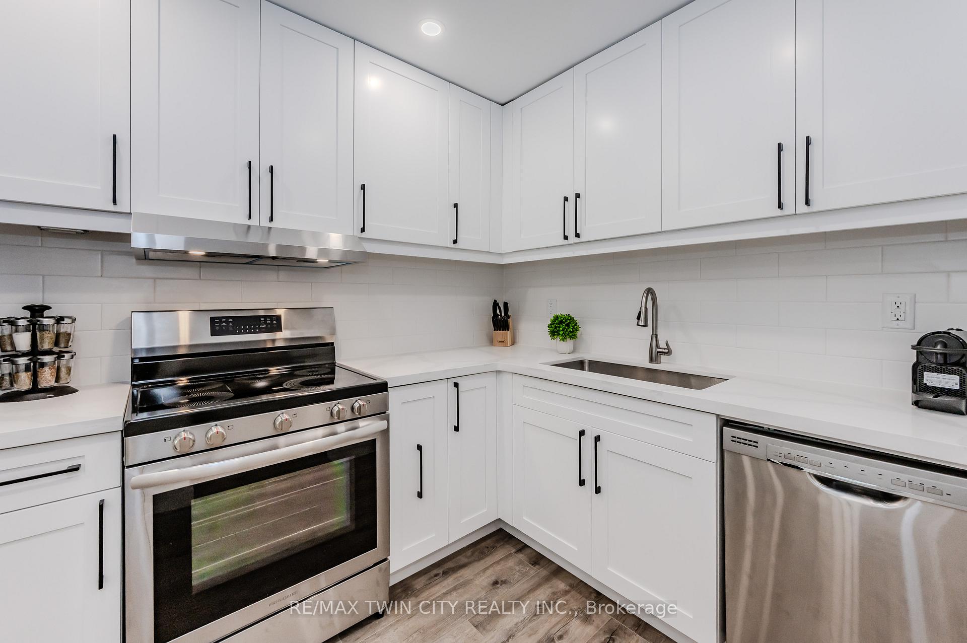 Photo 11 of Unit E, 308 Bluevale Street, Waterloo — HOMEH