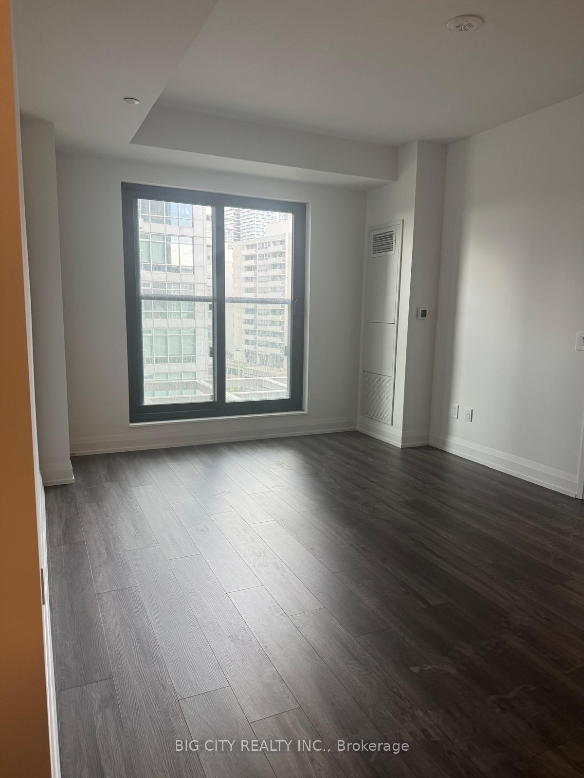 Photo 4 of Unit 811, 20 Soudan Avenue, Toronto, Mount Pleasant West — HOMEH