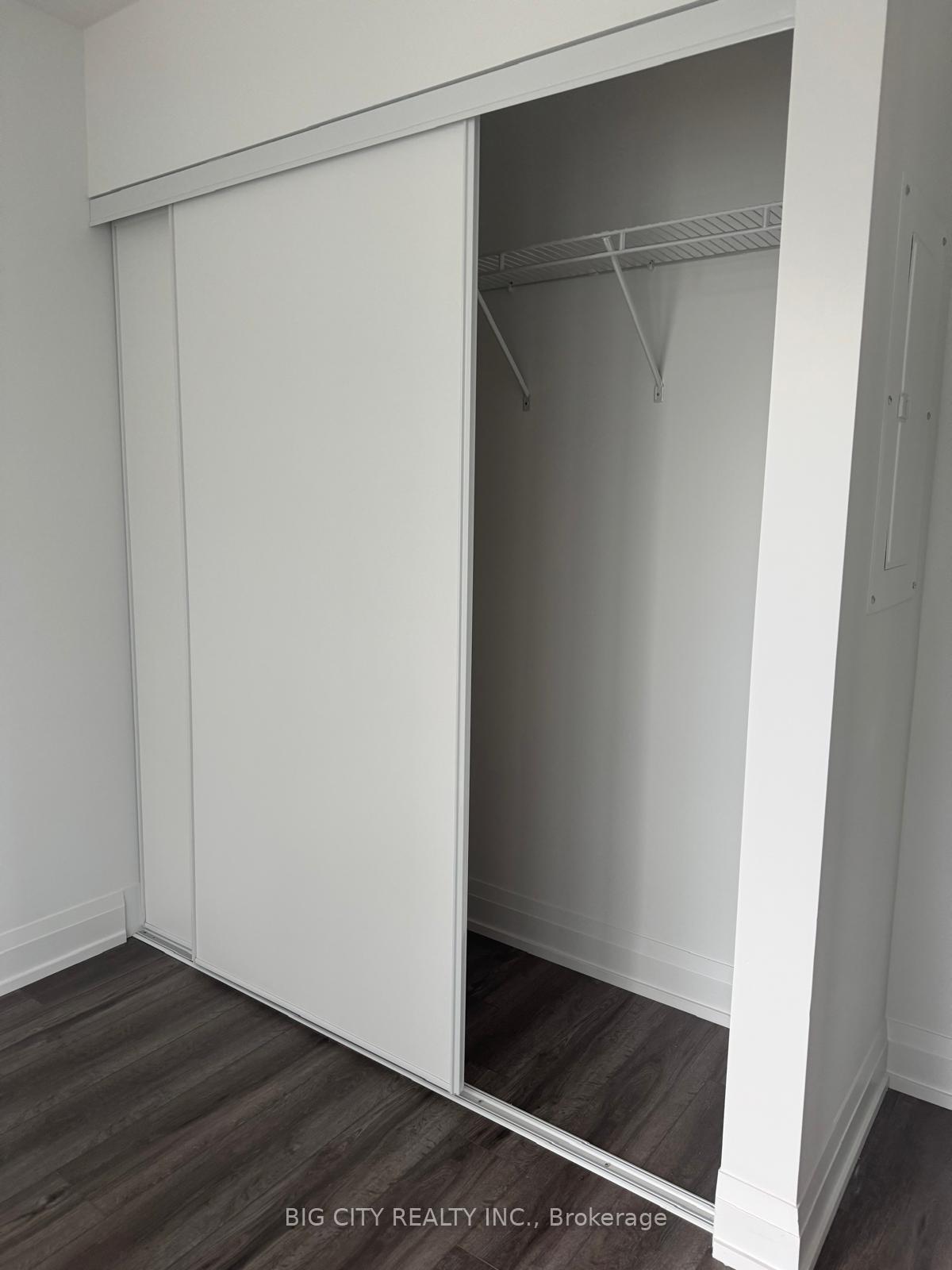 Photo 5 of Unit 811, 20 Soudan Avenue, Toronto, Mount Pleasant West — HOMEH