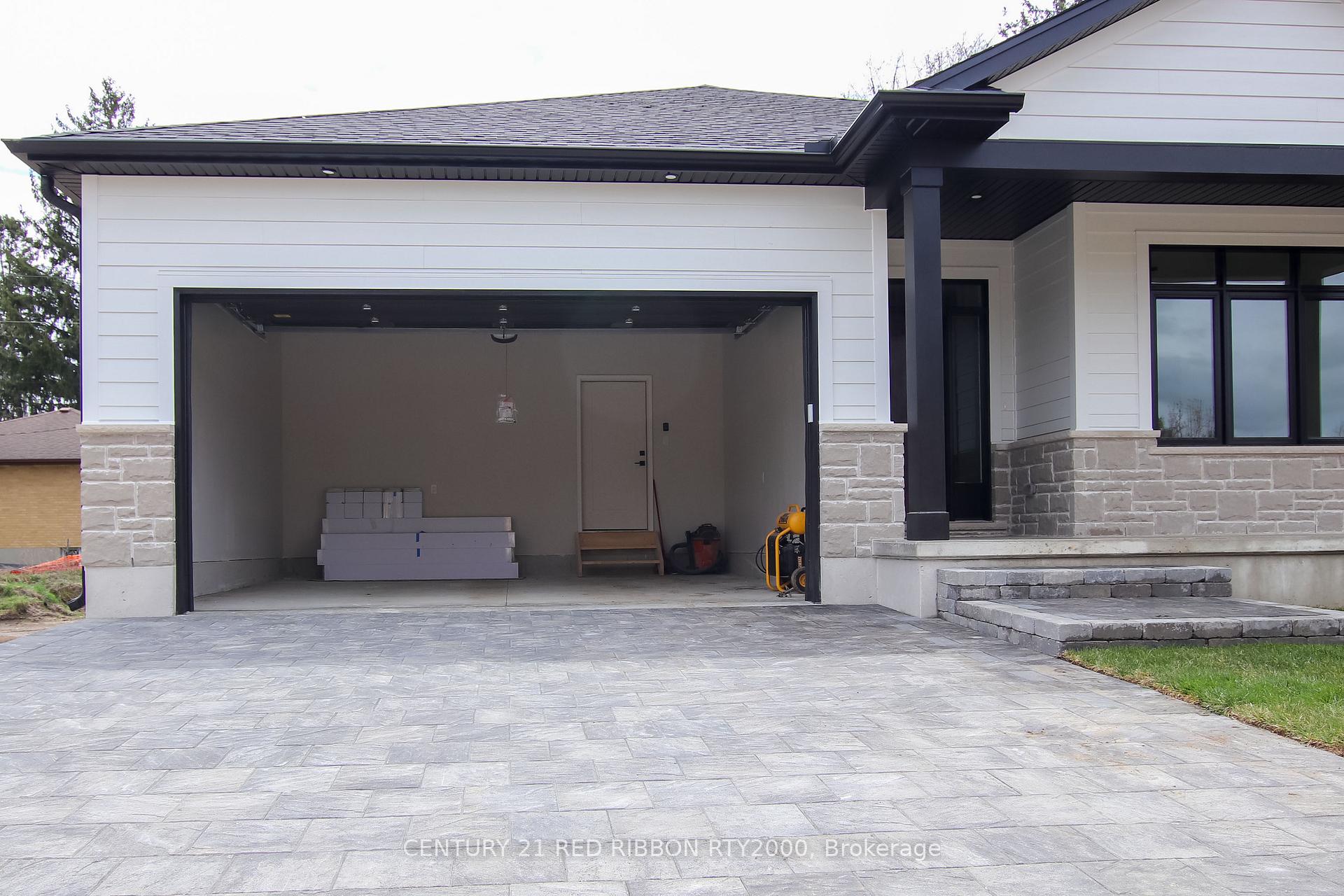 Photo 2 of Unit 6, 430 Head Street N, Strathroy-Caradoc, NE — HOMEH