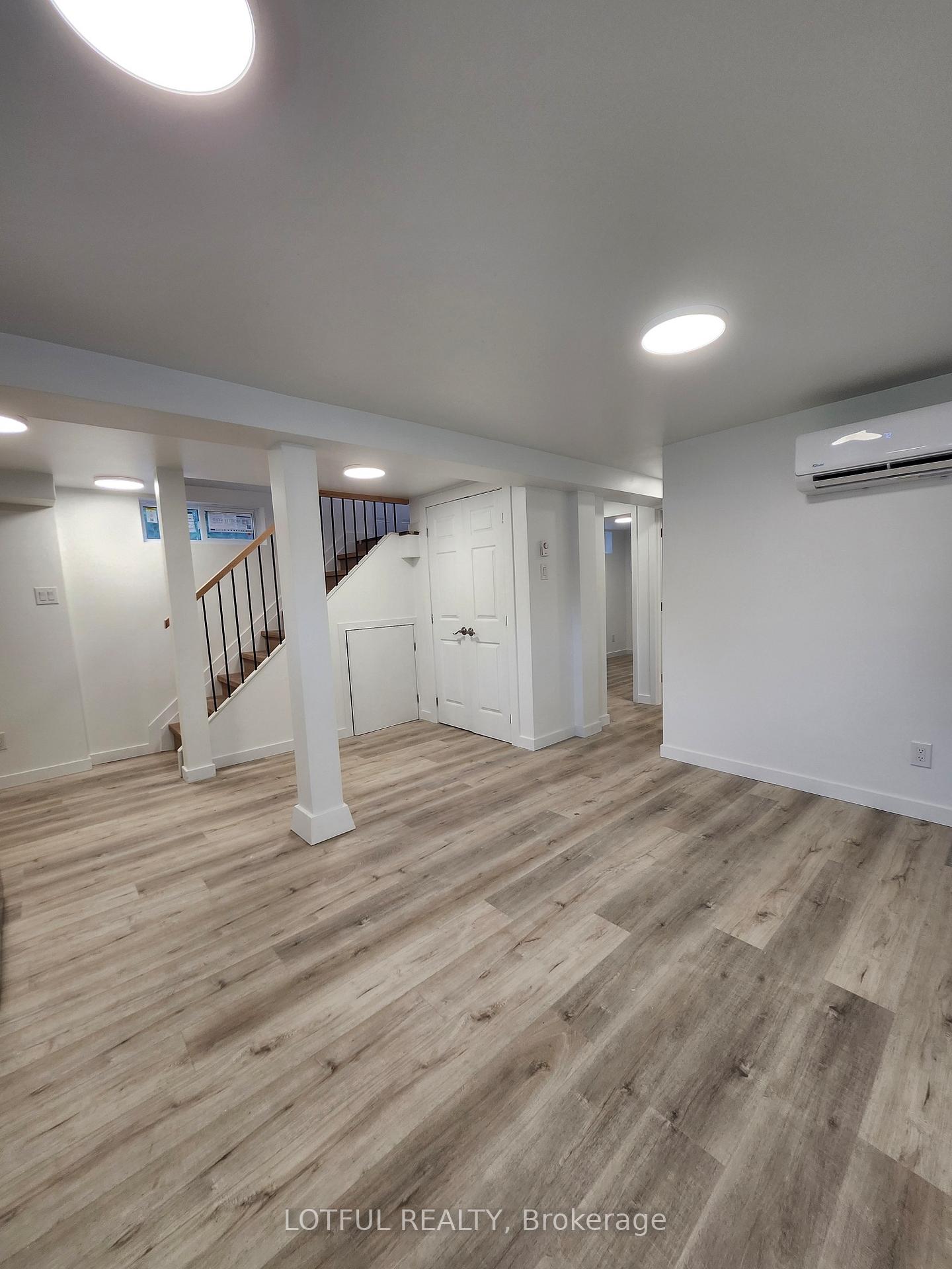 Photo 3 of Unit B, 905 Smyth Road, Ottawa, Elmvale Acres — HOMEH