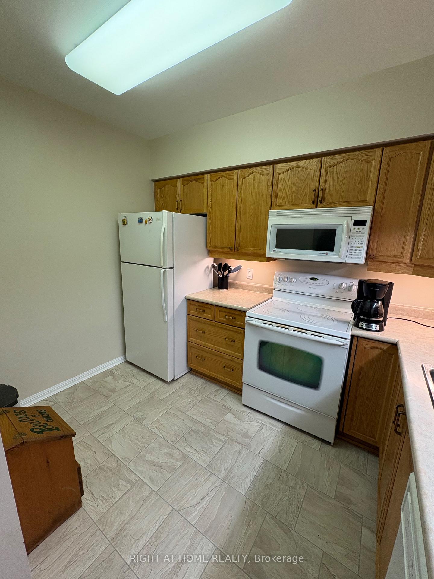 Photo 35 of Unit 303, 94 Dean Avenue, Barrie, Painswick South — HOMEH
