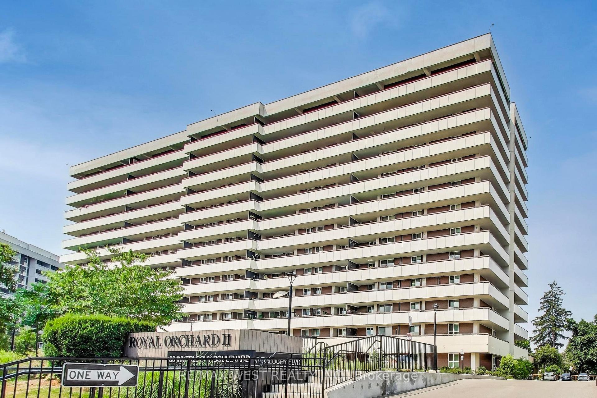 Photo 1 of Unit 410, 80 Inverlochy Boulevard, Markham, Royal Orchard — HOMEH