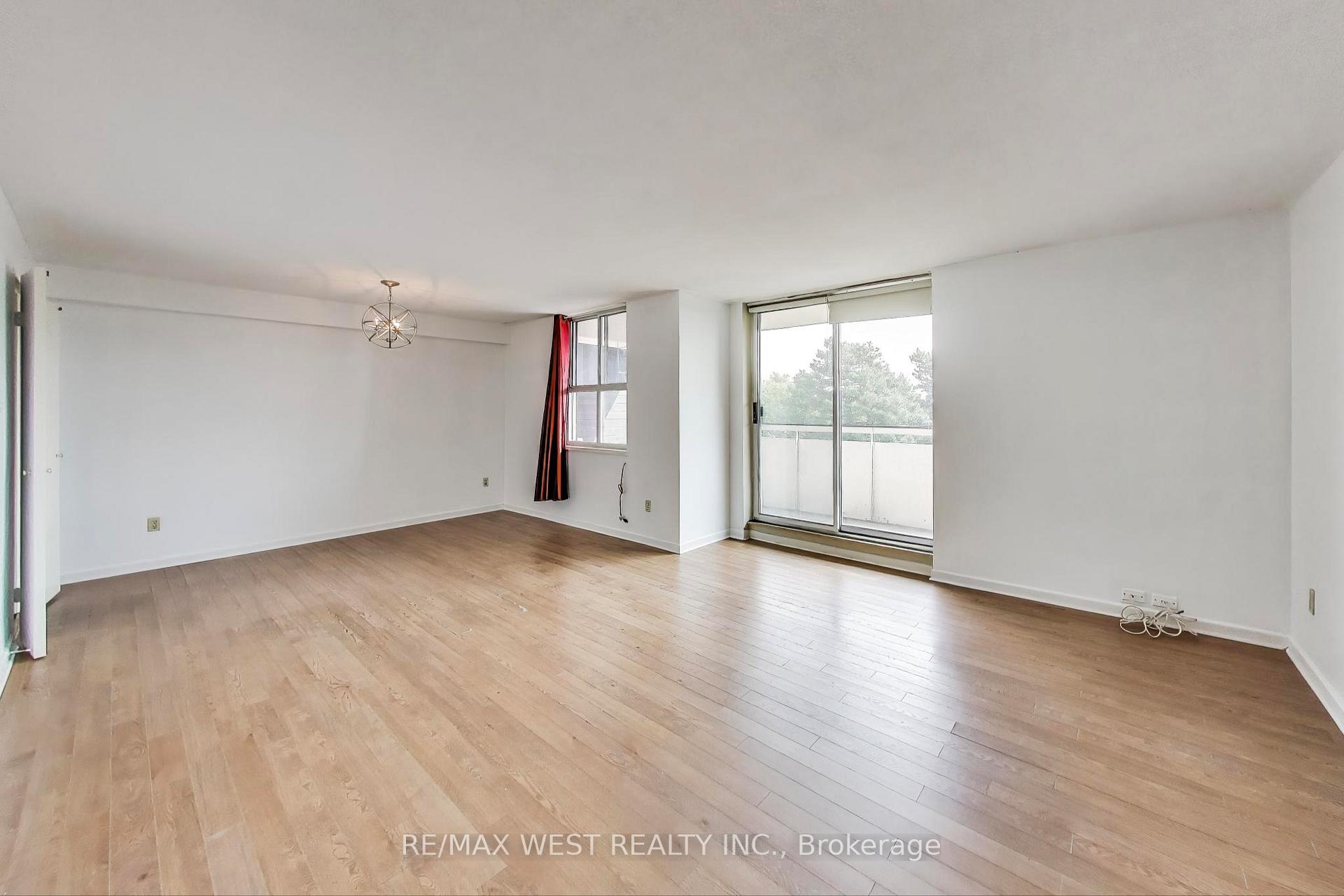 Photo 2 of Unit 410, 80 Inverlochy Boulevard, Markham, Royal Orchard — HOMEH