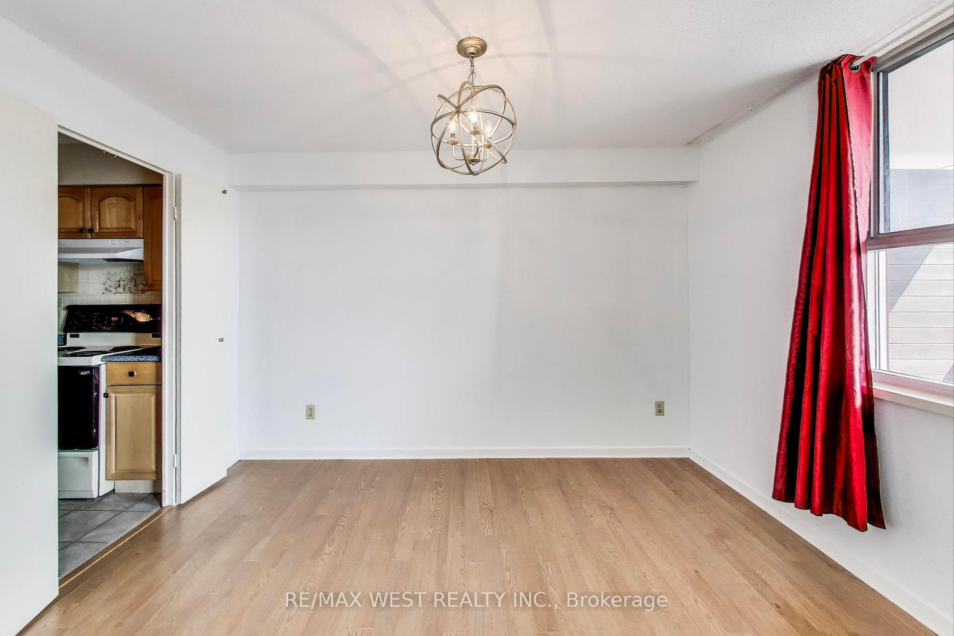 Photo 5 of Unit 410, 80 Inverlochy Boulevard, Markham, Royal Orchard — HOMEH