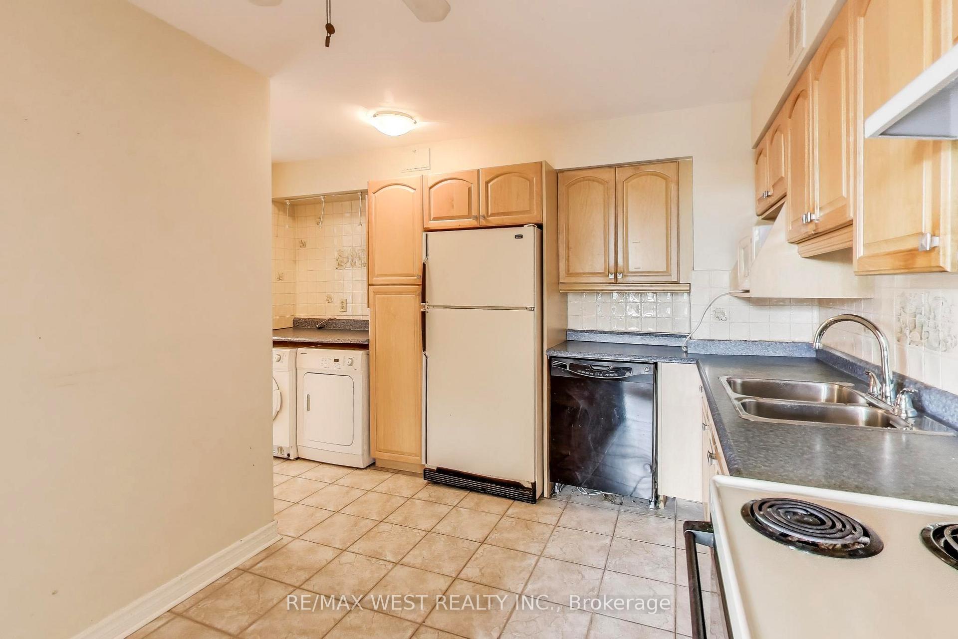 Photo 9 of Unit 410, 80 Inverlochy Boulevard, Markham, Royal Orchard — HOMEH