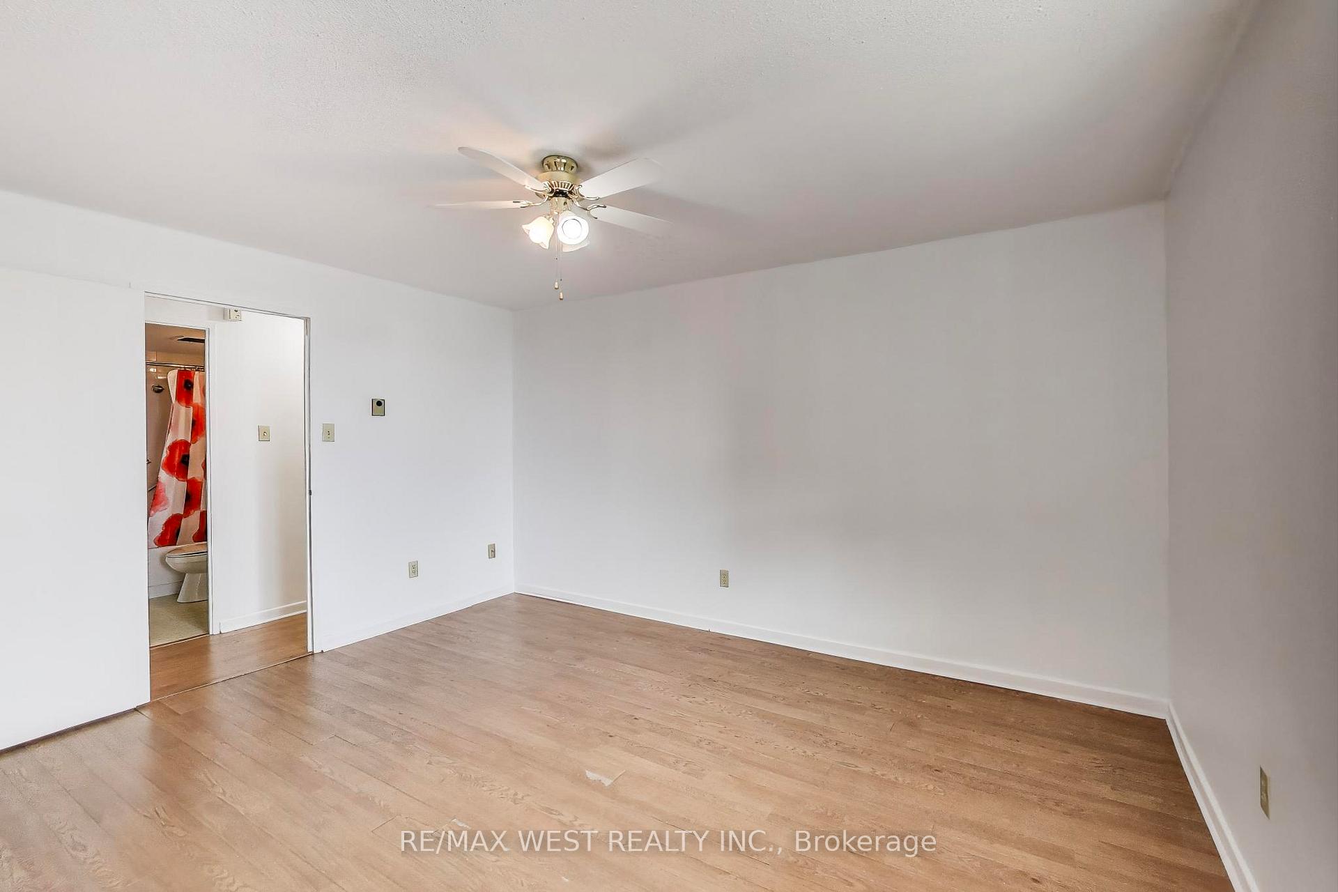 Photo 11 of Unit 410, 80 Inverlochy Boulevard, Markham, Royal Orchard — HOMEH
