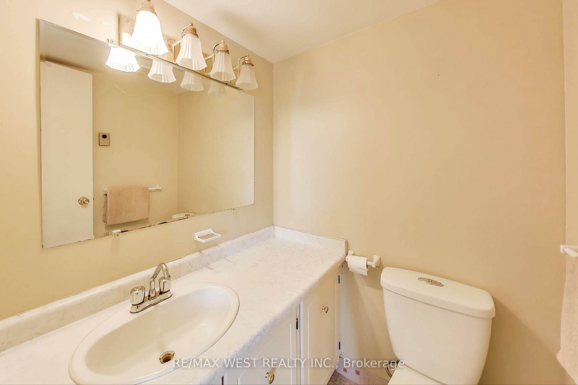 Photo 13 of Unit 410, 80 Inverlochy Boulevard, Markham, Royal Orchard — HOMEH